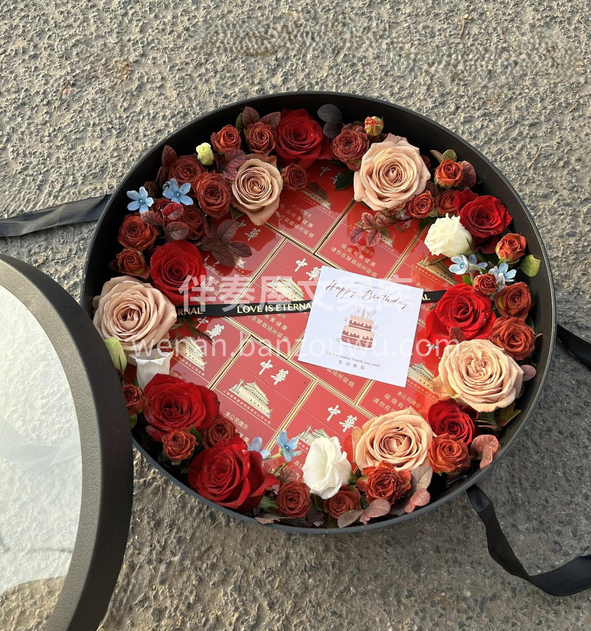 🍂香烟花盒的仪式感🔥 花是静态的浪漫🌸烟火是动态的欢喜❤️  配图1