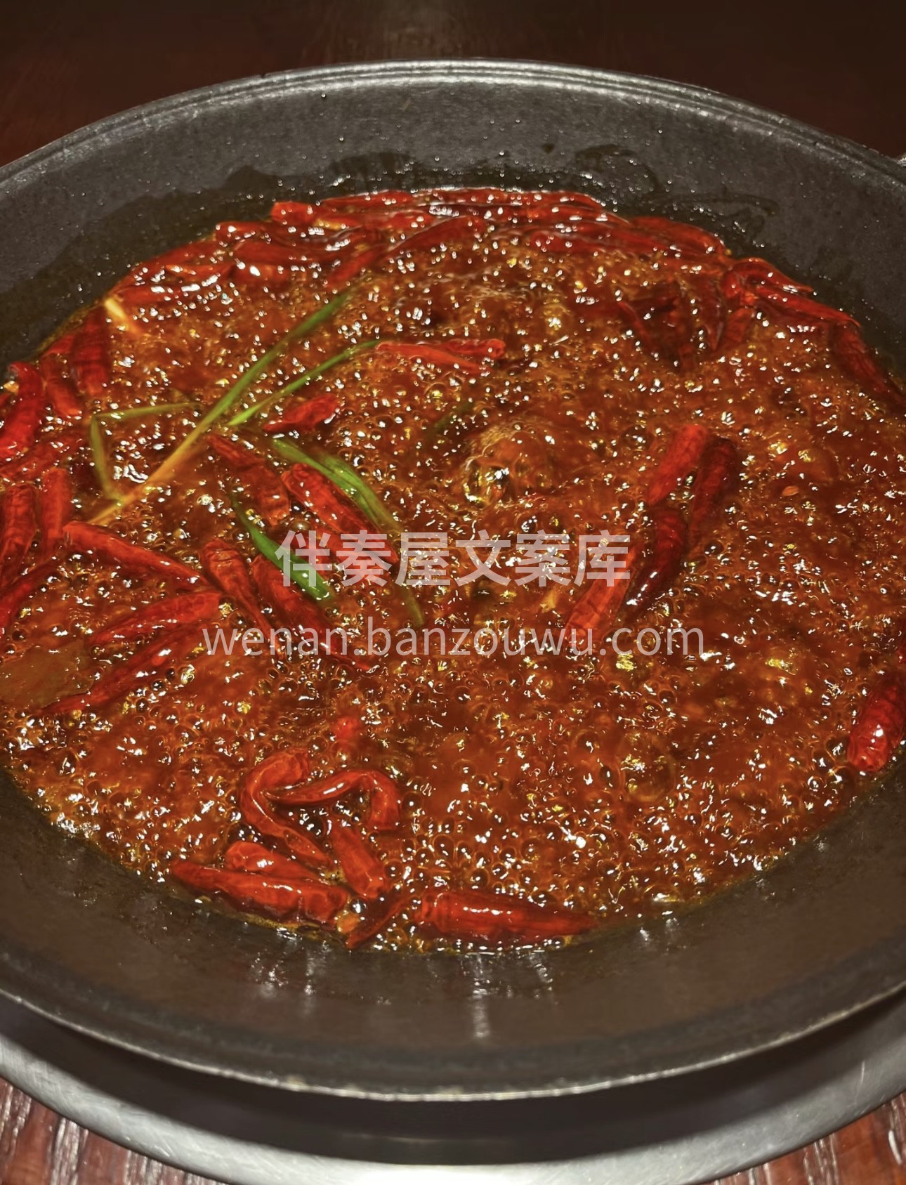 清油火锅为你开启一场舌尖上的热辣狂欢。精 配图3