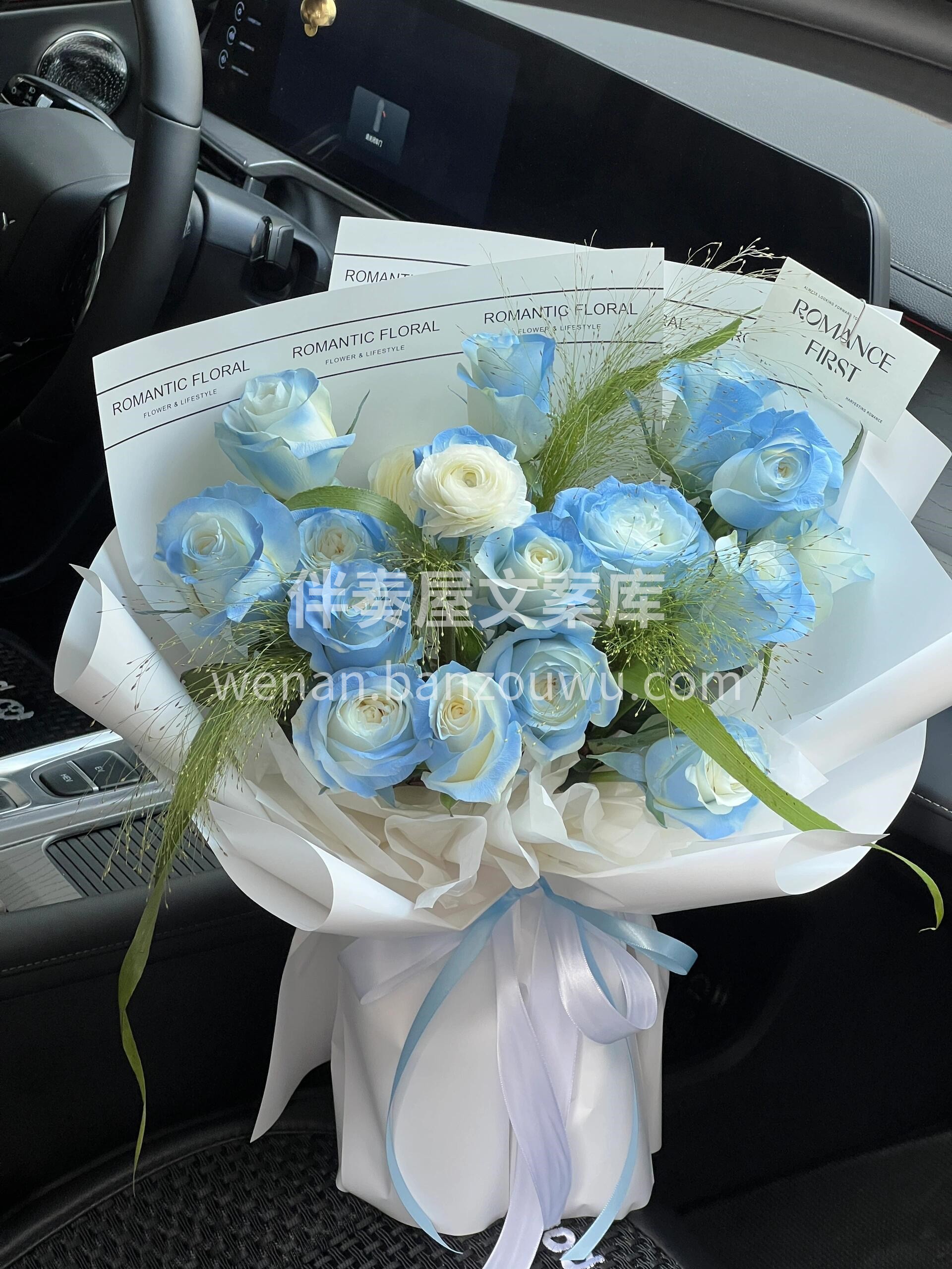 碎冰蓝💙永远都是那么的受欢迎 碎冰蓝配洋牡丹看上去仙仙的👼  配图1