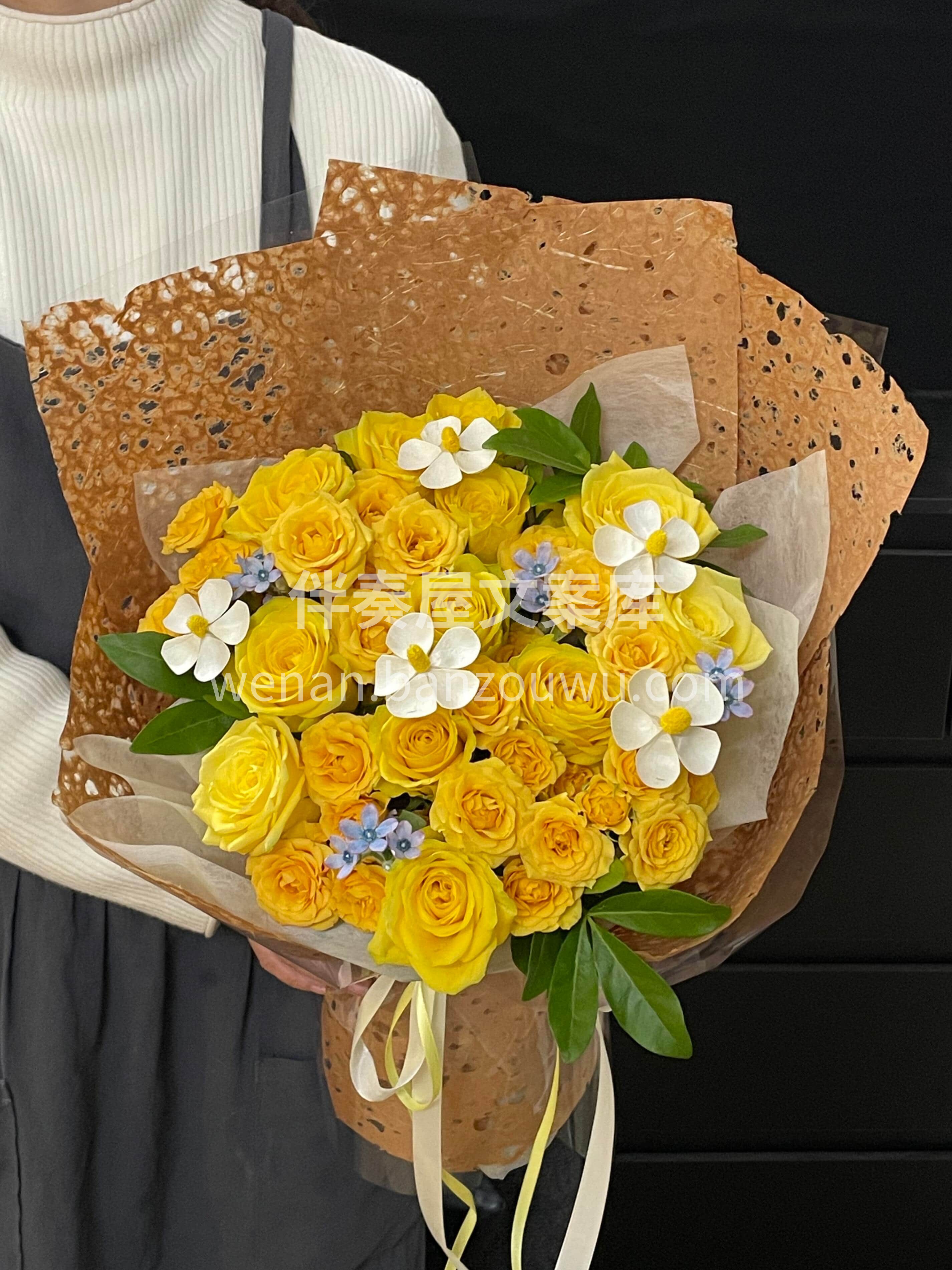黄玫瑰不是限定浪漫💛是送给挚友的坦荡祝福🌼 愿你日子明亮☀️ 配图2