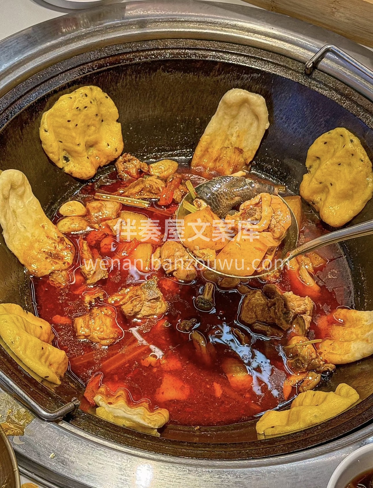 地锅鸡，传统美味的代表。鸡肉鲜嫩多汁，铁 配图3