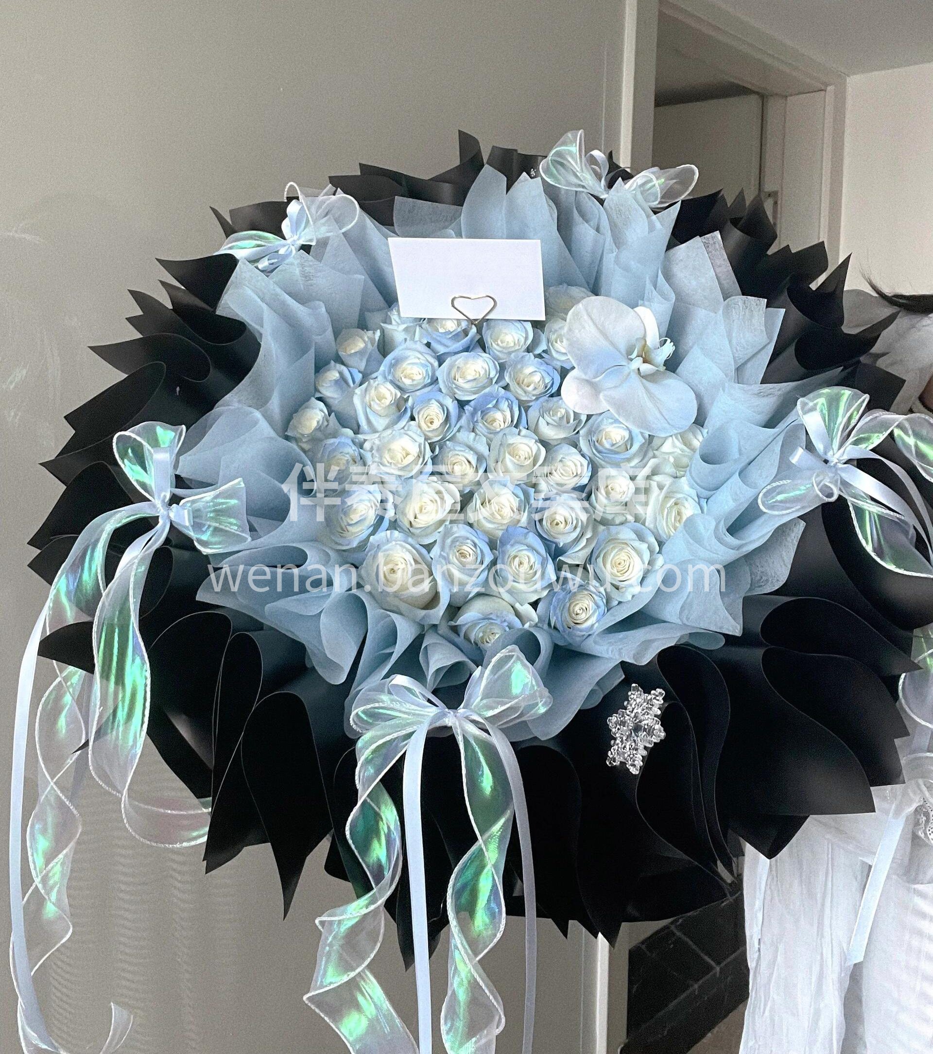 在所有玫瑰里🌹 我最喜欢的始终💙还是碎冰蓝 始于“我送你的希 配图2