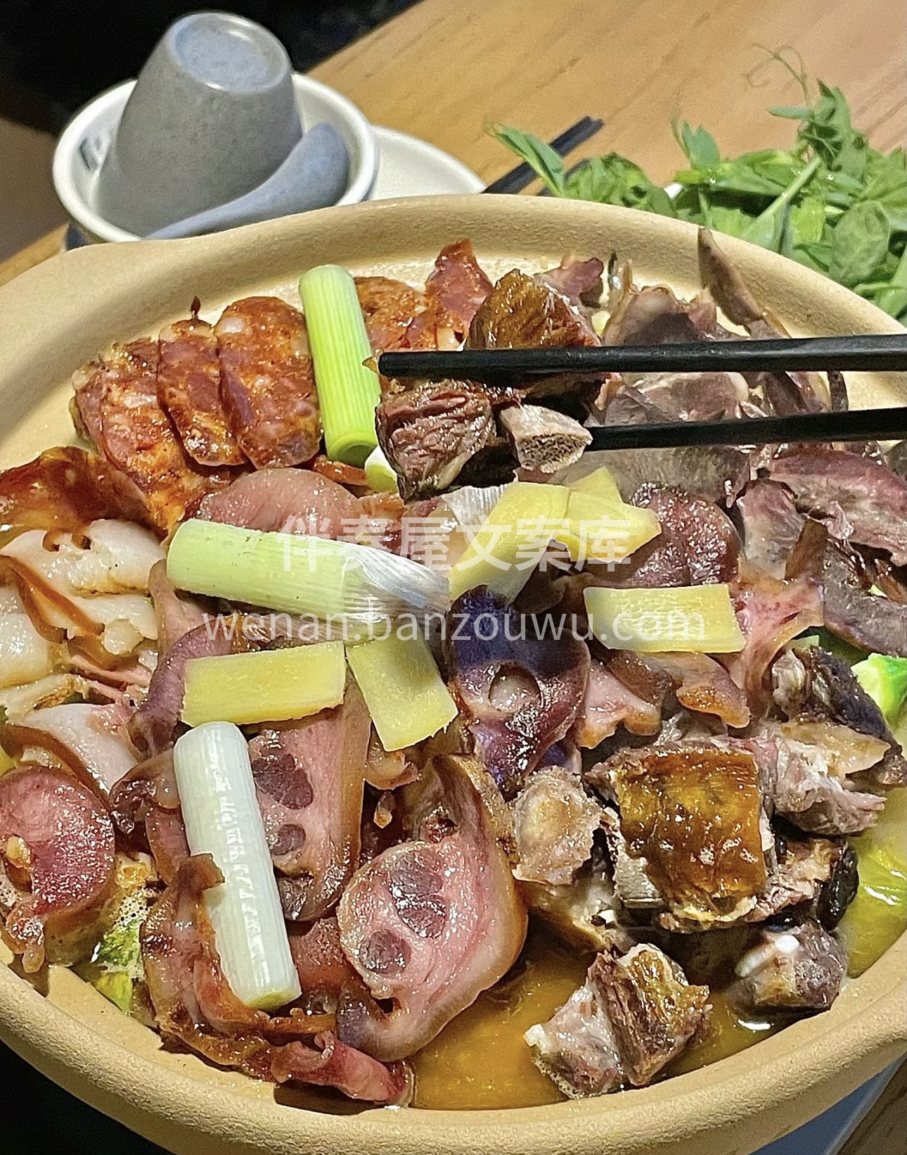腊肉火锅，岁月沉淀的美味。那一片片熏香浓 配图2