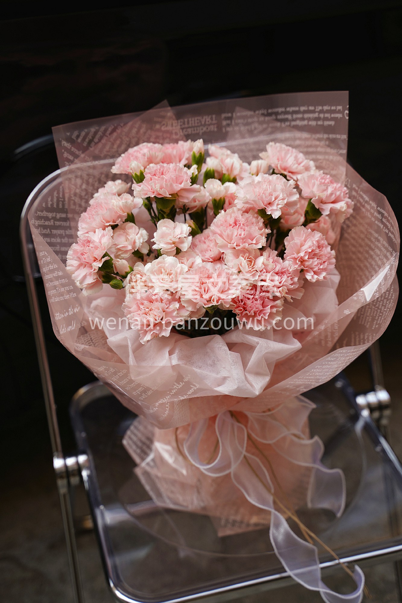 女神节康乃馨花束 康乃馨作为女神节首选花 配图3