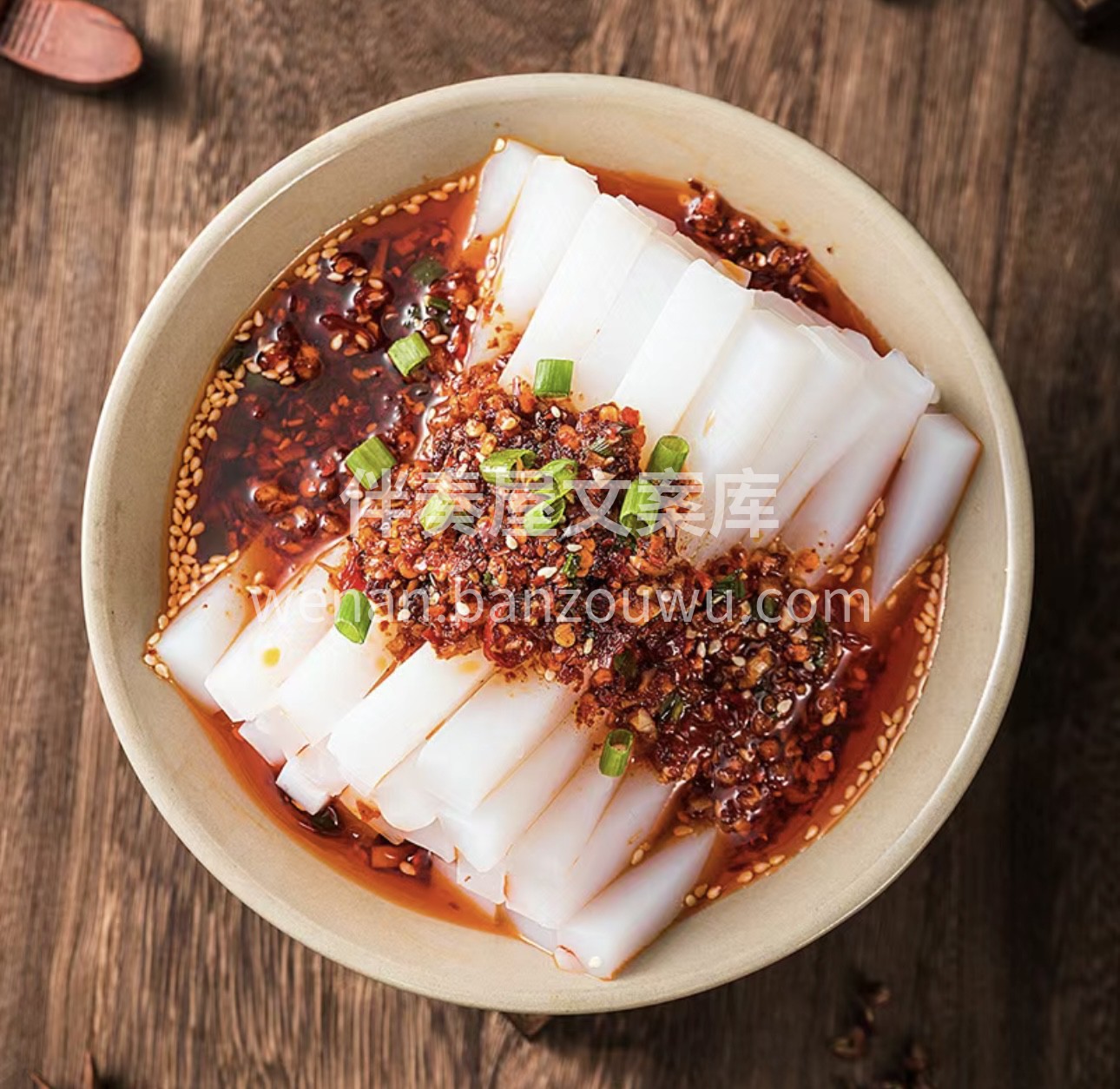 一碗细腻爽滑的豌豆凉粉，瞧那半透明的凉粉 配图2