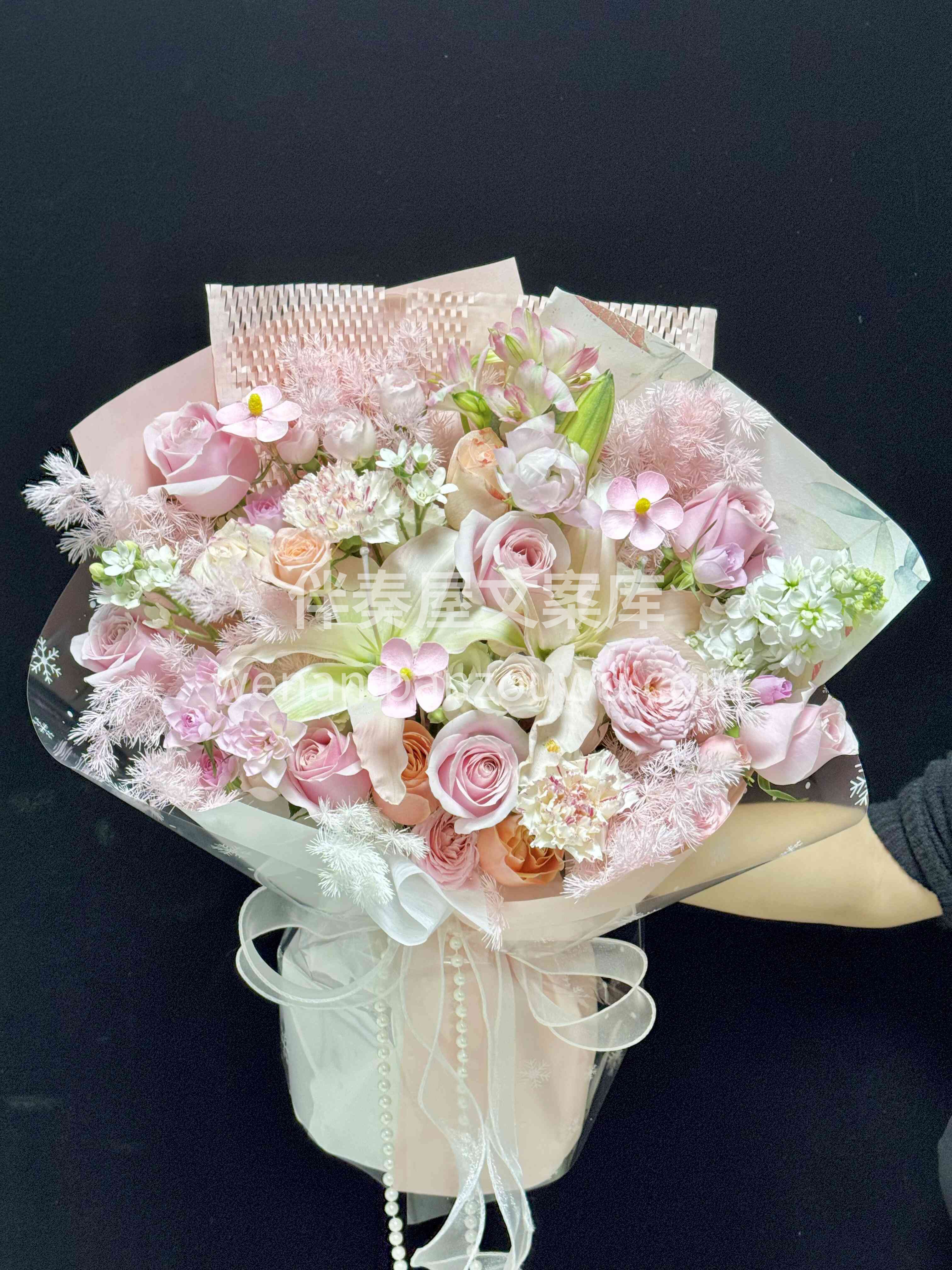 温柔的粉色系花束系花束🌷 平淡日子里的琐碎 总需要这样一束温 配图1
