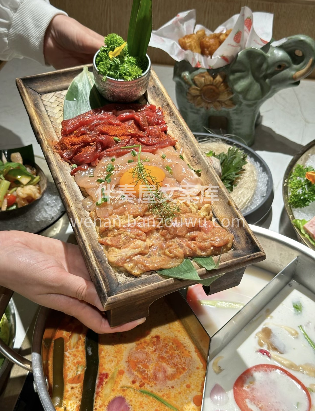 新鲜的食材在锅中翻滚跳跃，仿佛在演绎一场 配图3