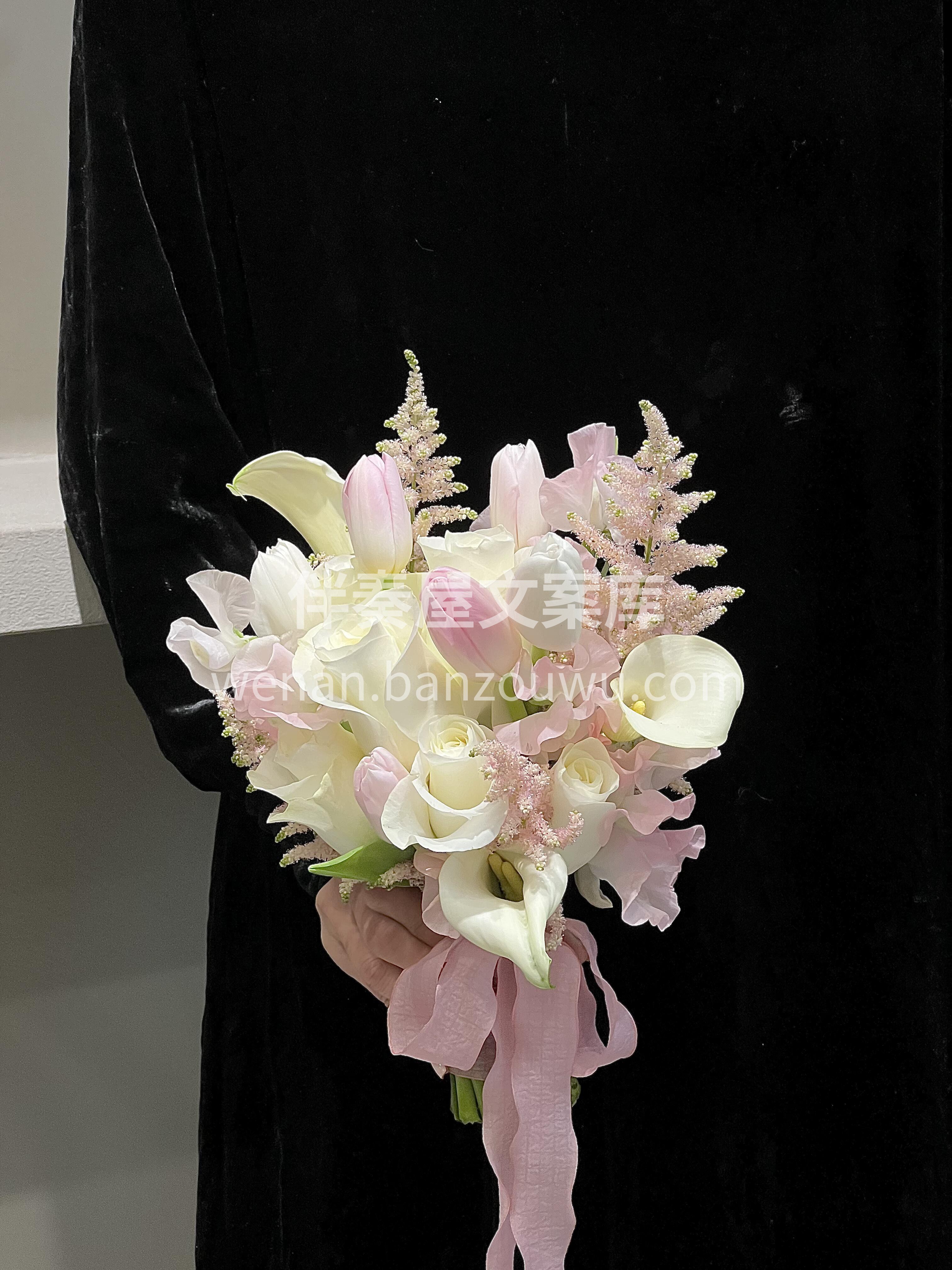 让人心动的手捧花💐 矢志不渝是海芋 海芋和郁金香🌷络新妇搭配 配图1