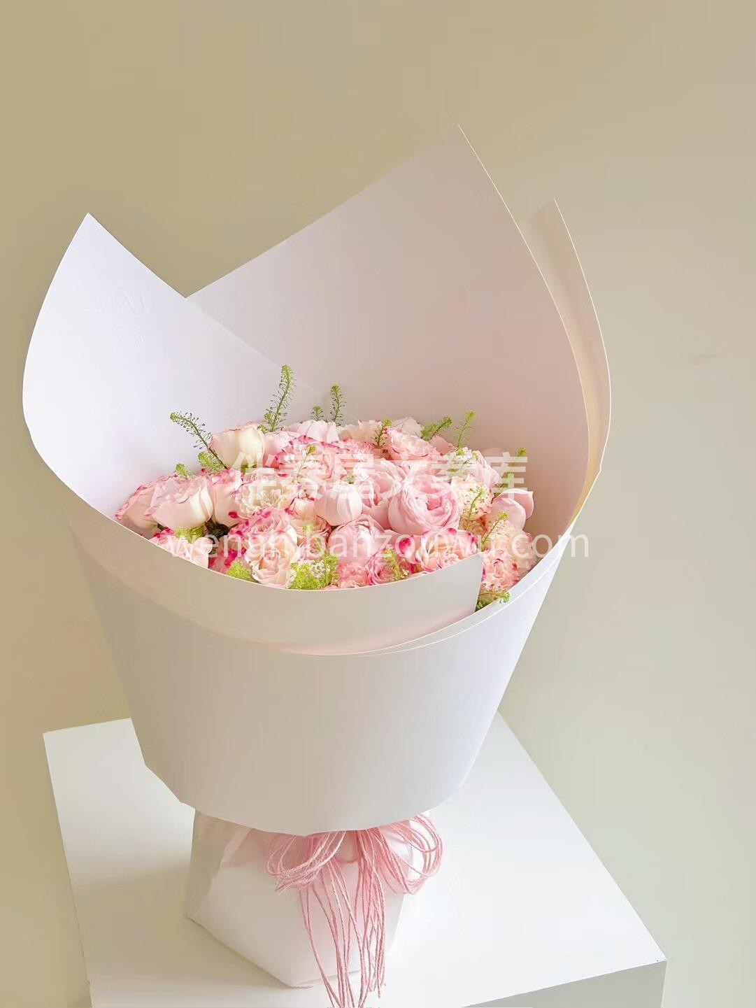 简约款粉色系花束💐 生而悦己 🌸而非困于他人 不必苛求 灵魂 配图2