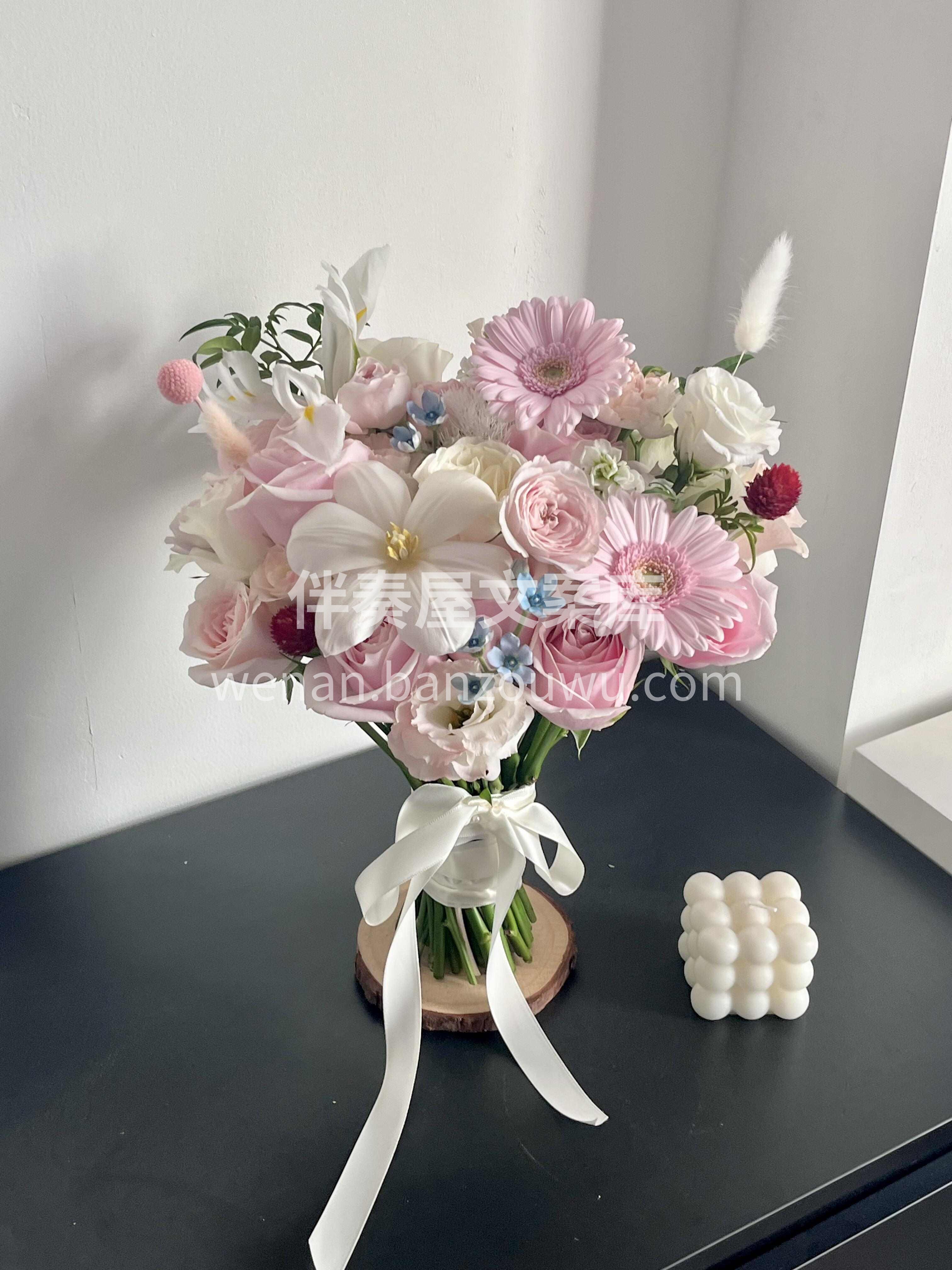 文案再美 不及爱情本身🌷 第一次捧花走向你🫧 每一步都藏着雀 配图3