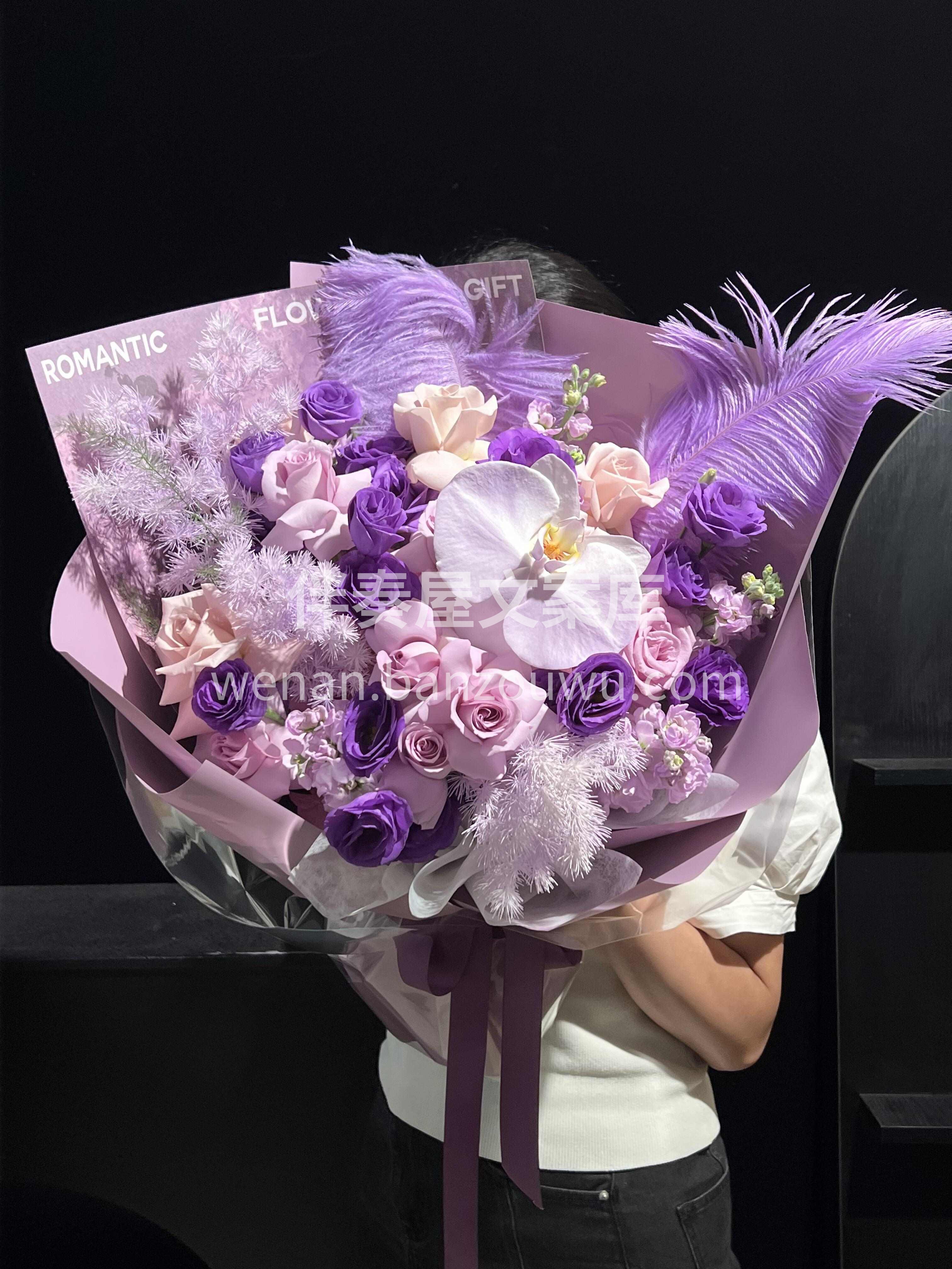浪漫紫花束💜 是神秘 也是藏不住的温柔🍬 浅夏的光吻过花瓣🌸 配图3