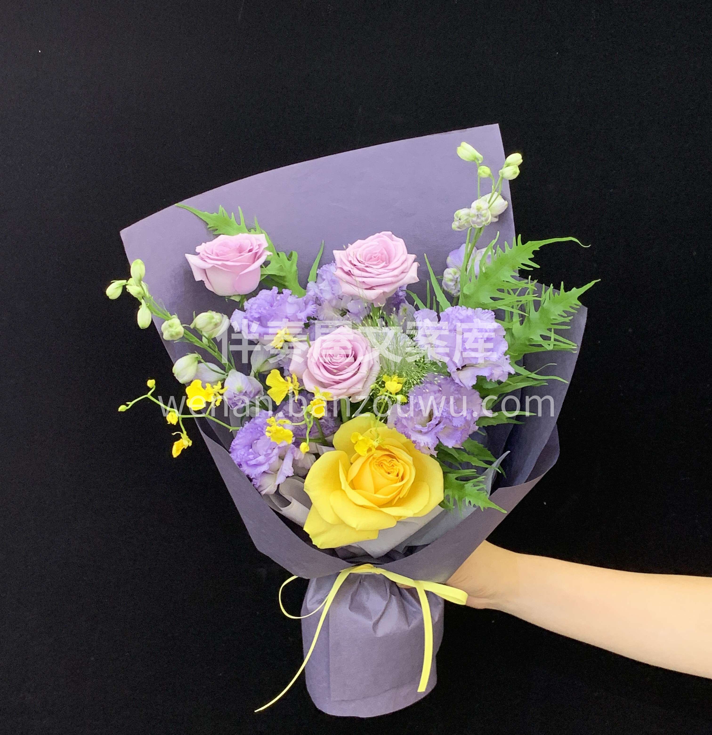 撞色浪漫小花束💛 明黄和淡紫色搭配💜是藏在日常里的小惊喜🌼 配图1