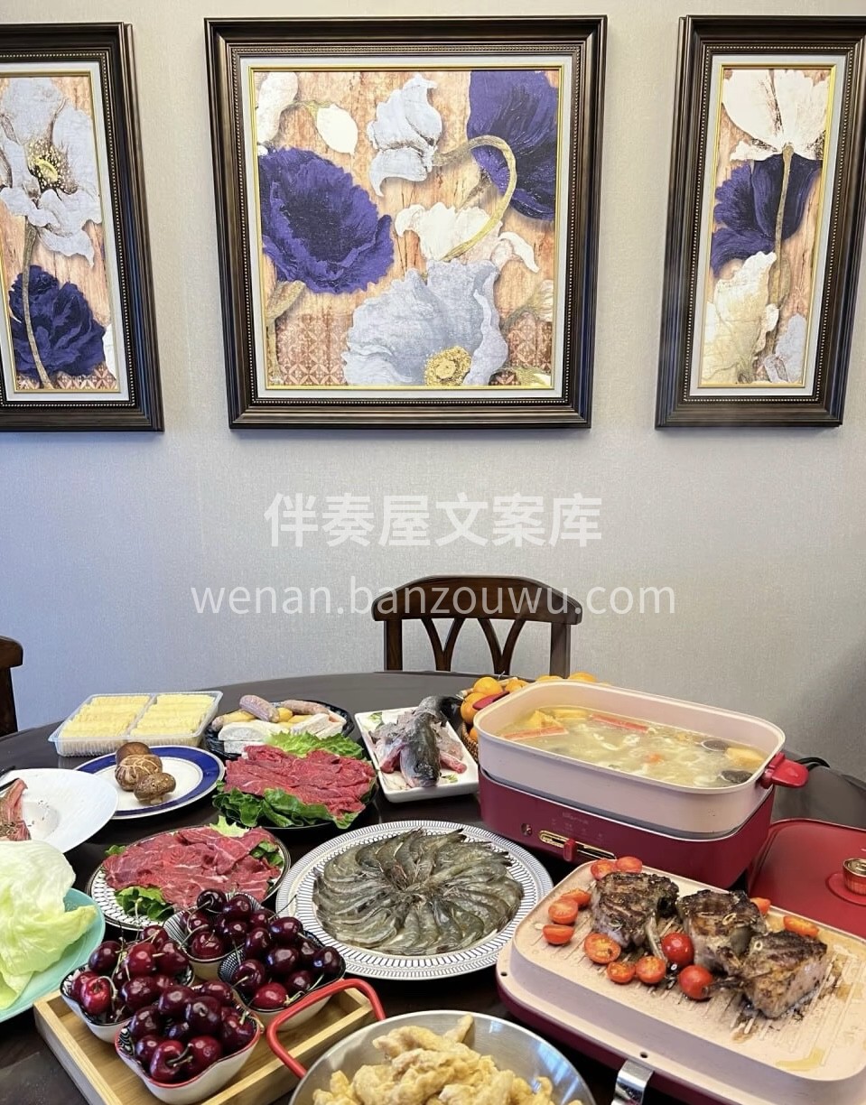 锅底热气腾腾，锅中是食材五花八门。肥瘦相 配图2