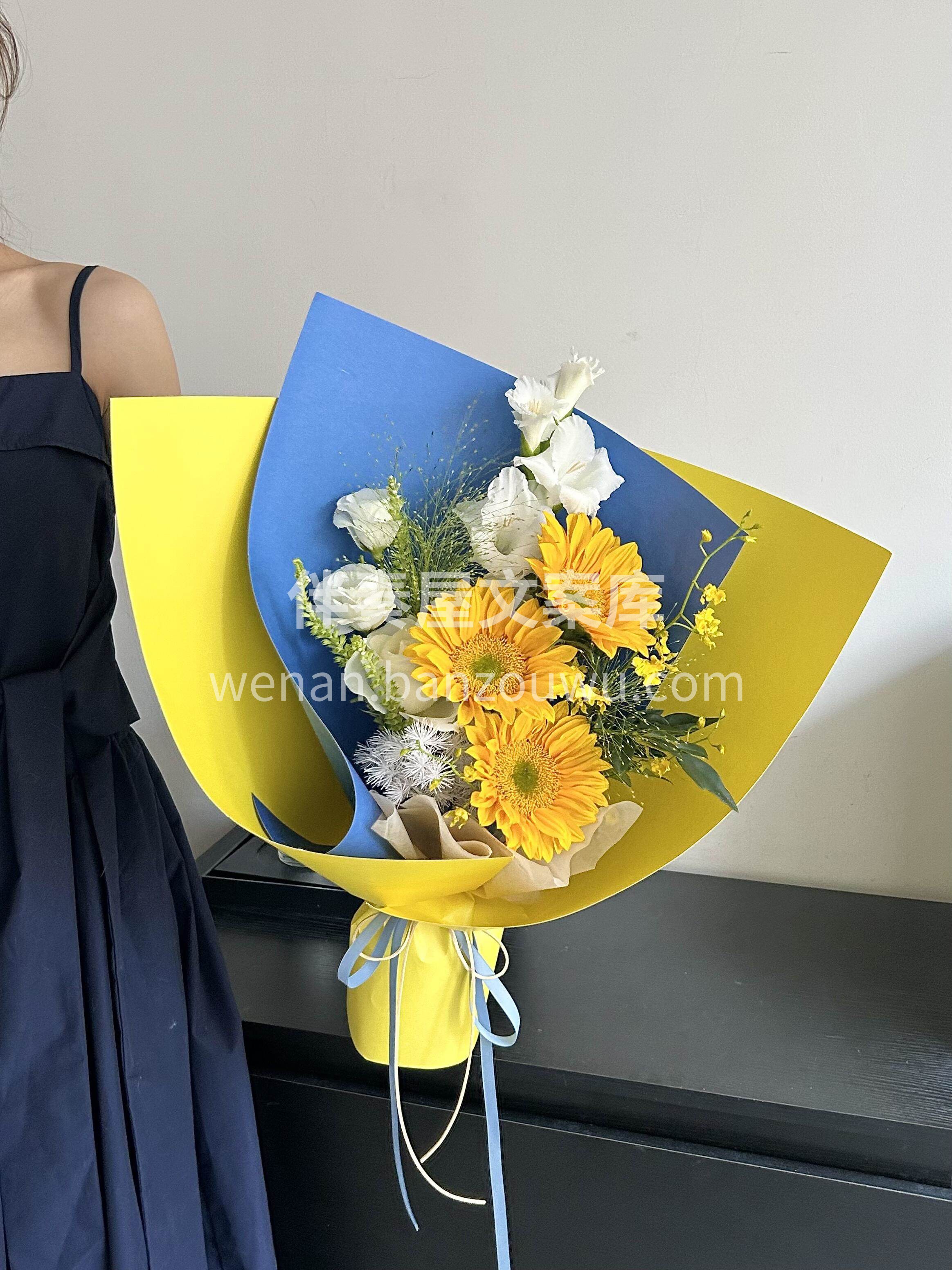 向日葵的浪漫🌻 是直白又热烈的💛 愿你眼里总有光✨ 活成自己 配图1