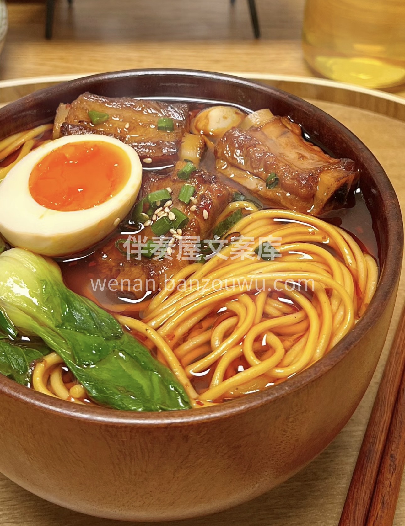 香辣排骨面，味蕾盛宴！香酥排骨搭配劲道面 配图1
