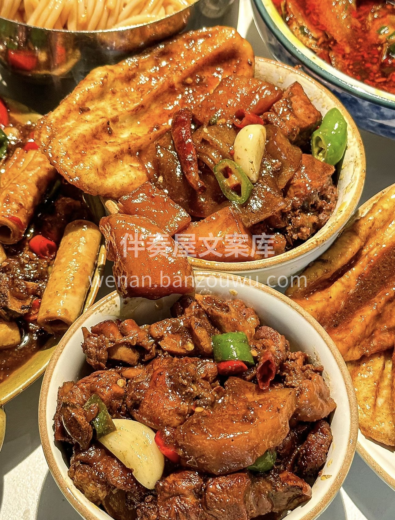 香嫩鸡肉，贴锅面饼。地锅鸡，浓郁汤汁包裹 配图3