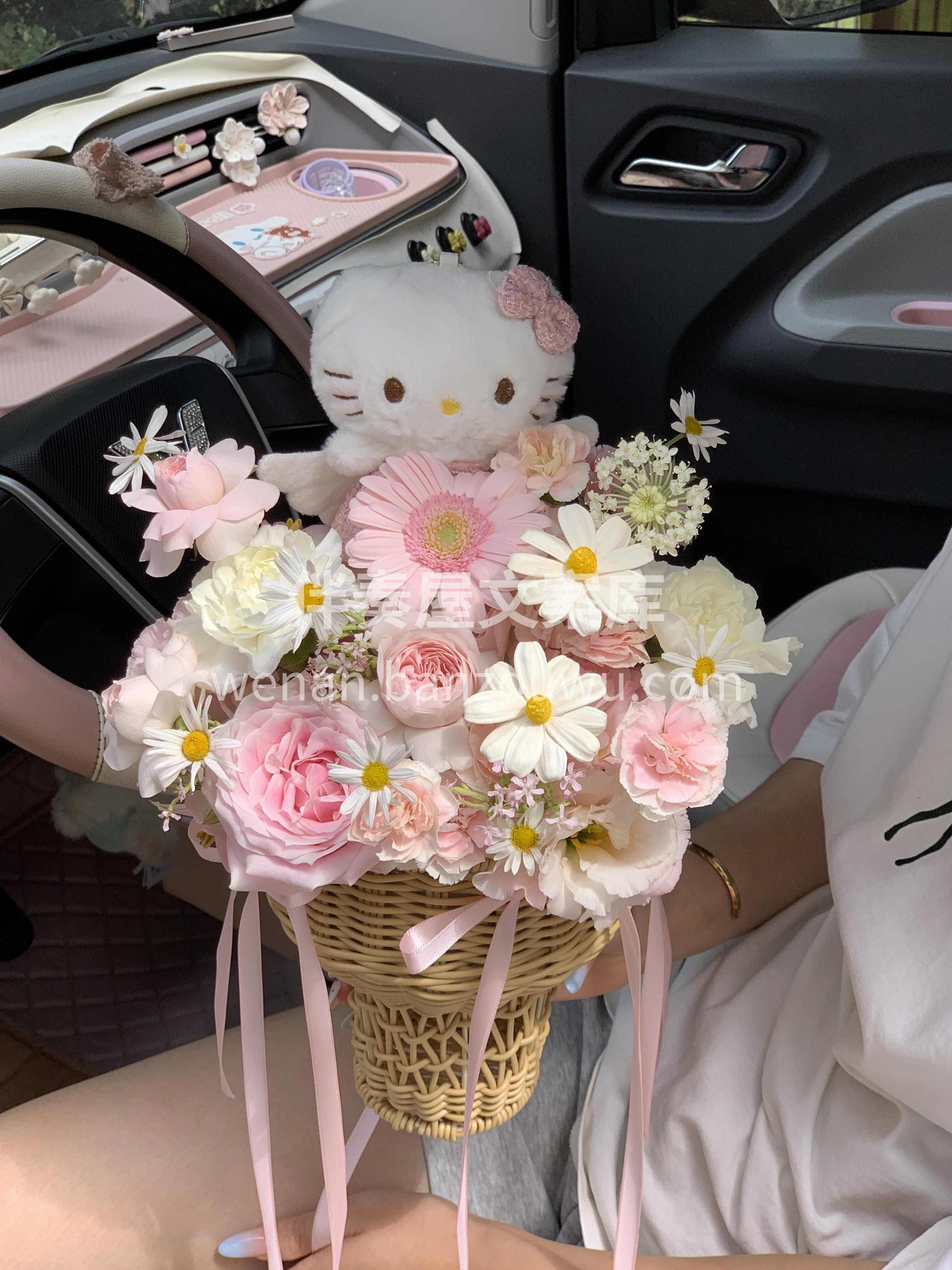 粉色kitty花篮🌸少女心爆棚🤪 鲜花会凋谢🌷但Kitty的 配图2