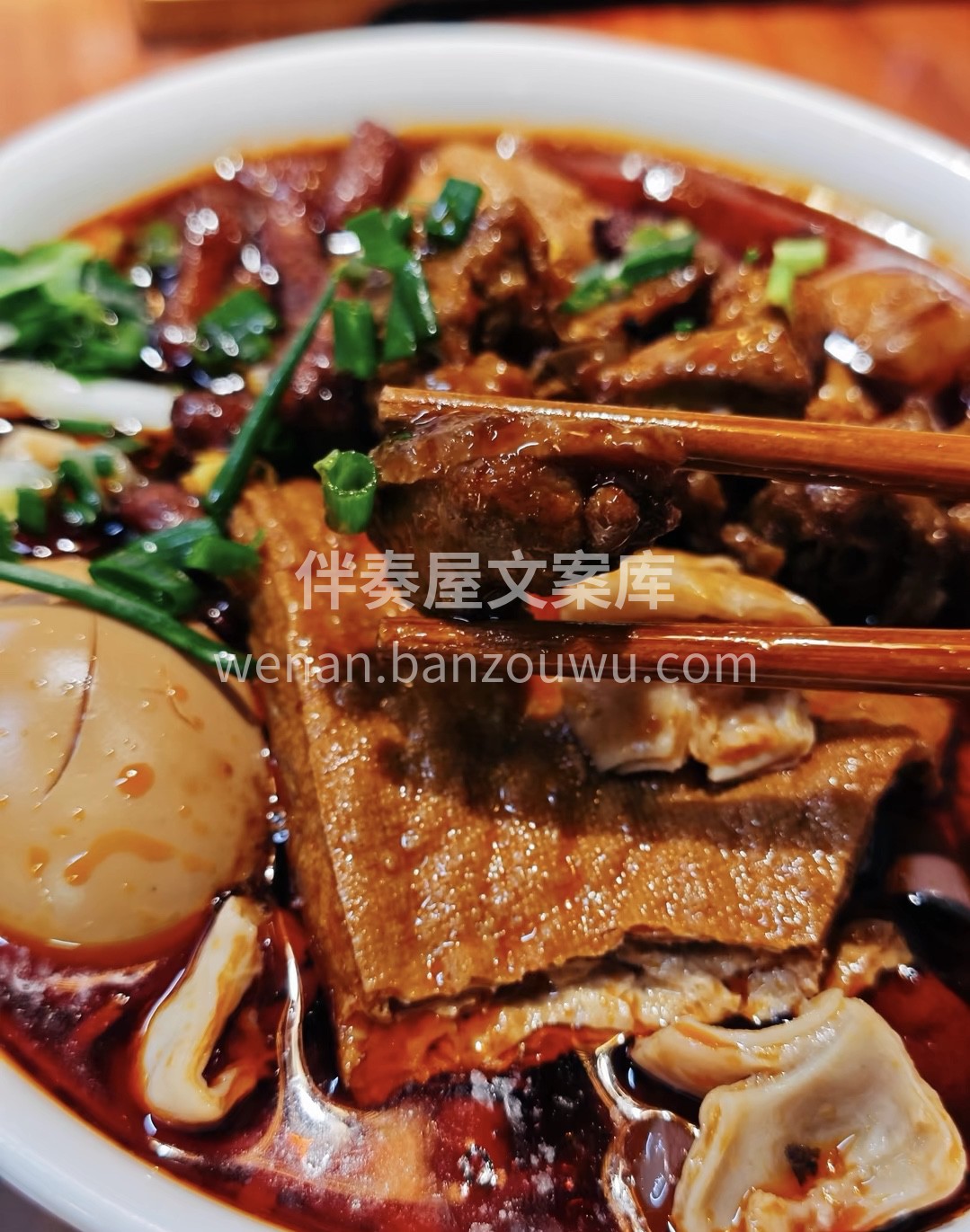 到贵阳怎么能不吃肠旺面呢？看起来红红的， 配图3