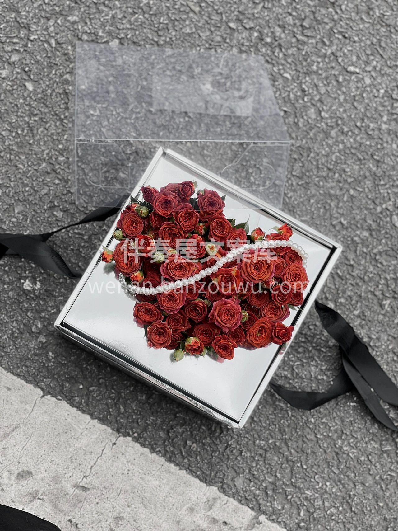 爱心玫瑰礼盒 银色手提花盒配上爱心❤玫瑰 配图1