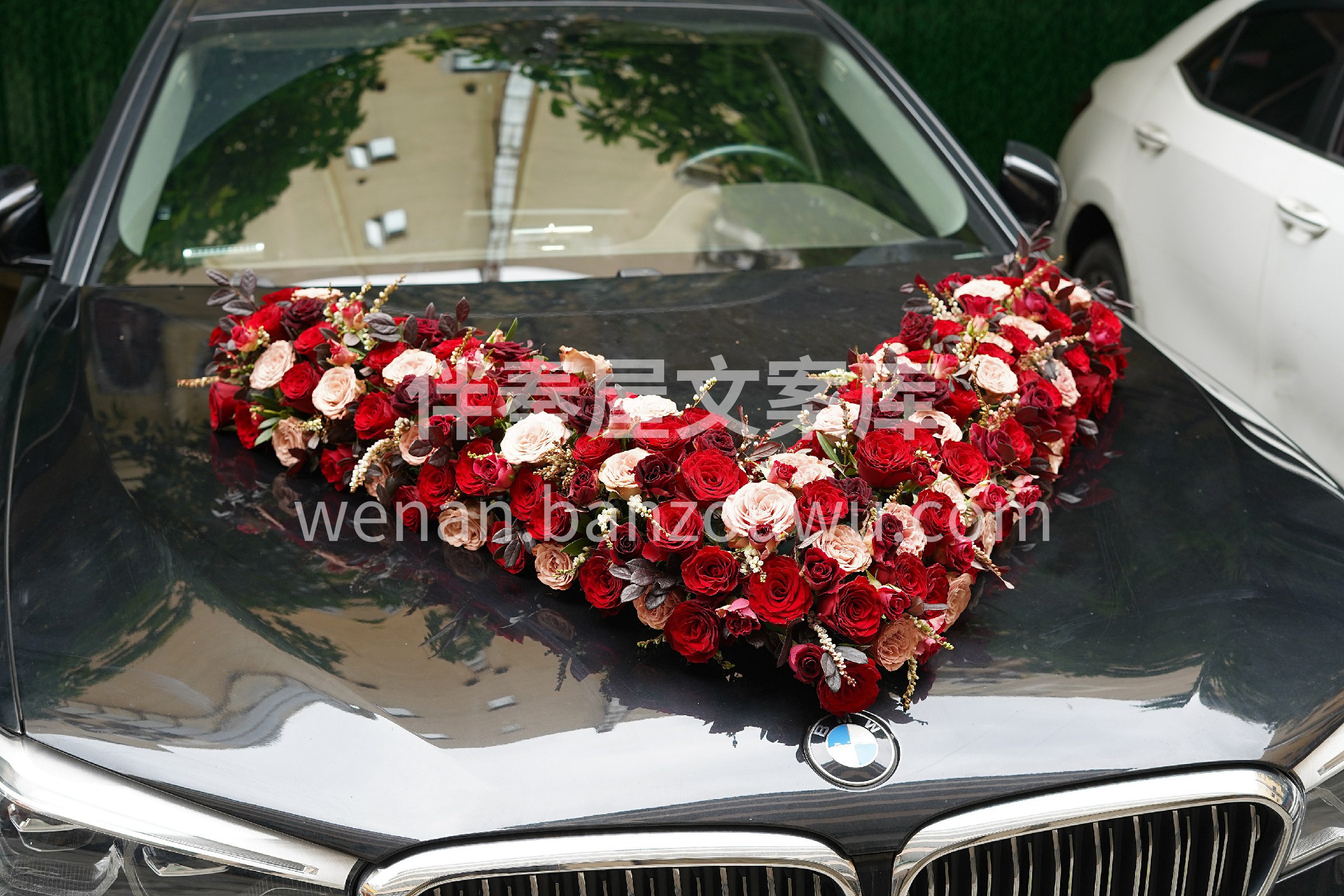 复古红婚车💓 这么小众又高级的婚车 真的很难不爱🌸🌸 在感受 配图1