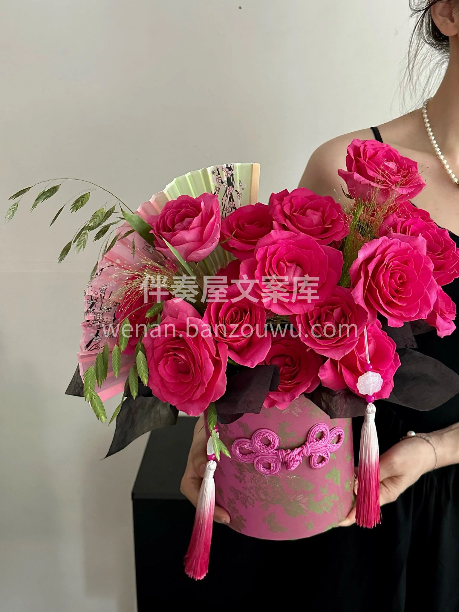 七夕新中式折扇抱抱桶🌸 折扇搭配盘扣的设 配图2