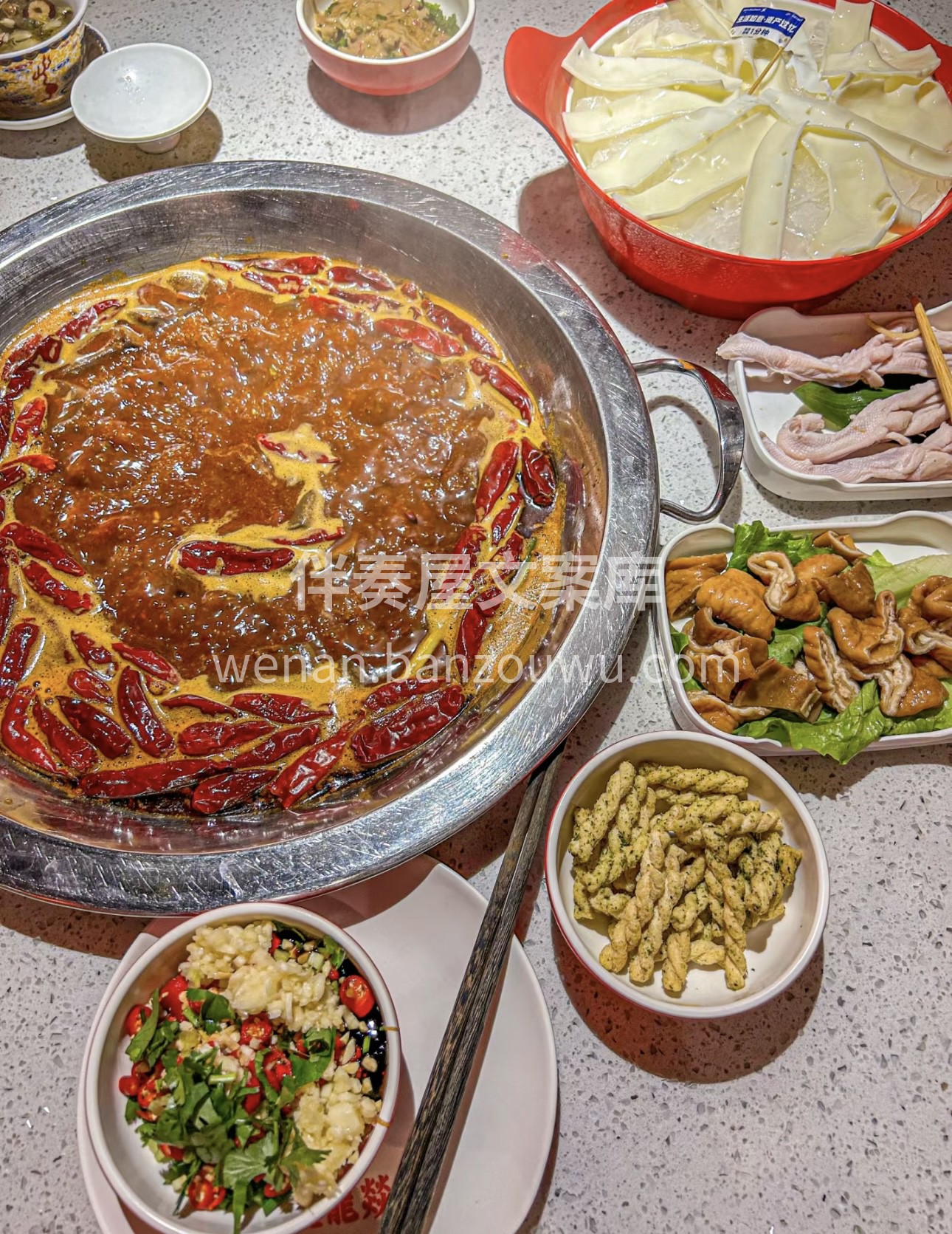 🥘重庆火锅，舌尖上的麻辣狂欢！🔥 🌶️红 配图3