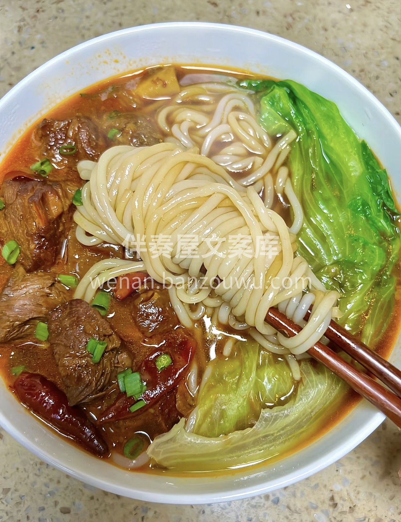 🍜 爽滑的米粉，配上鲜嫩多汁的牛肉，再浇 配图2