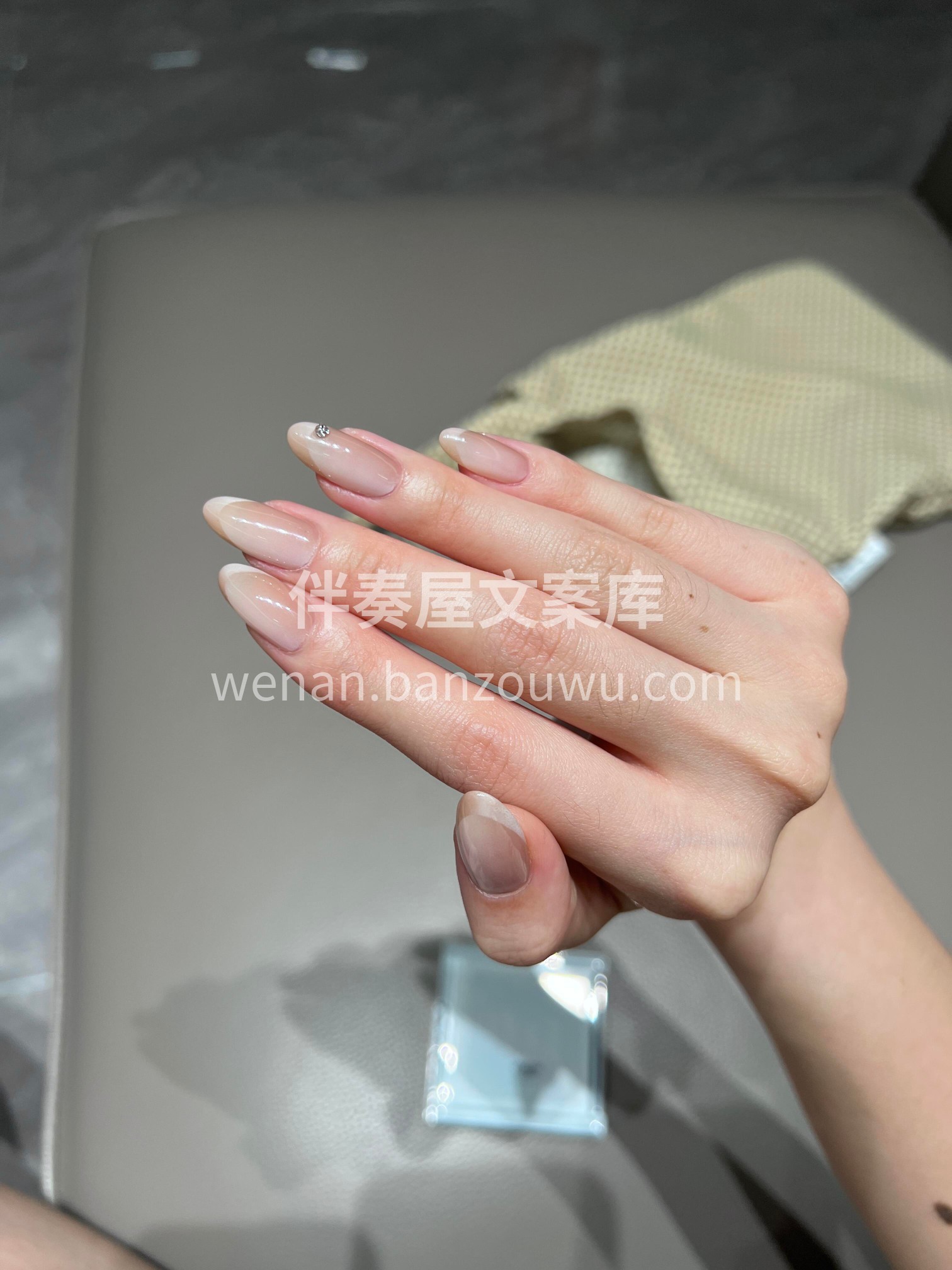 做了一款本命美甲 很百搭的一款双渐变 很 配图2