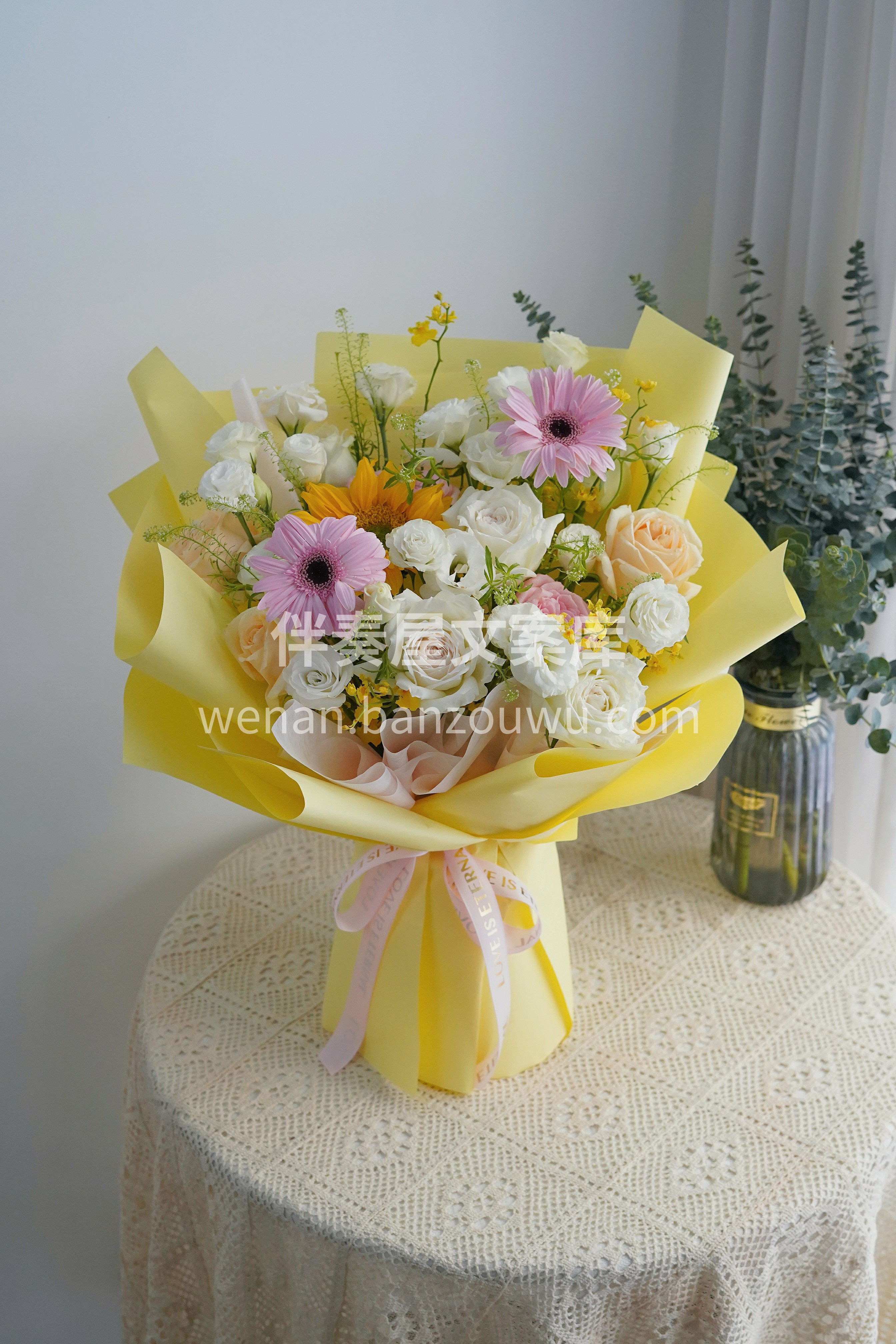 奶油风混搭花束🌸 🍰小蛋糕既视感 甜美又温柔💛 就想知道谁能 配图1
