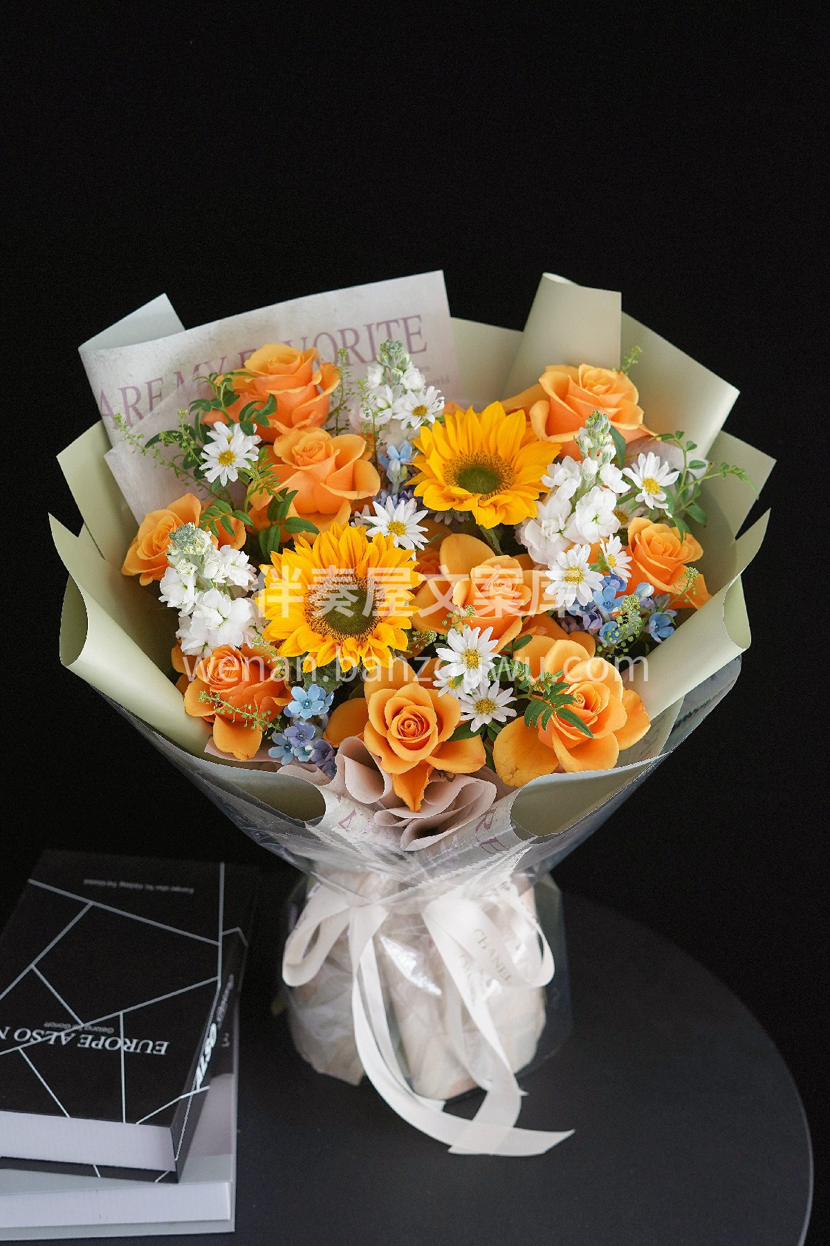 辉煌玫瑰混搭花束💐 颜色为复古橙带金✨ 花瓣带点红 整体看起 配图3