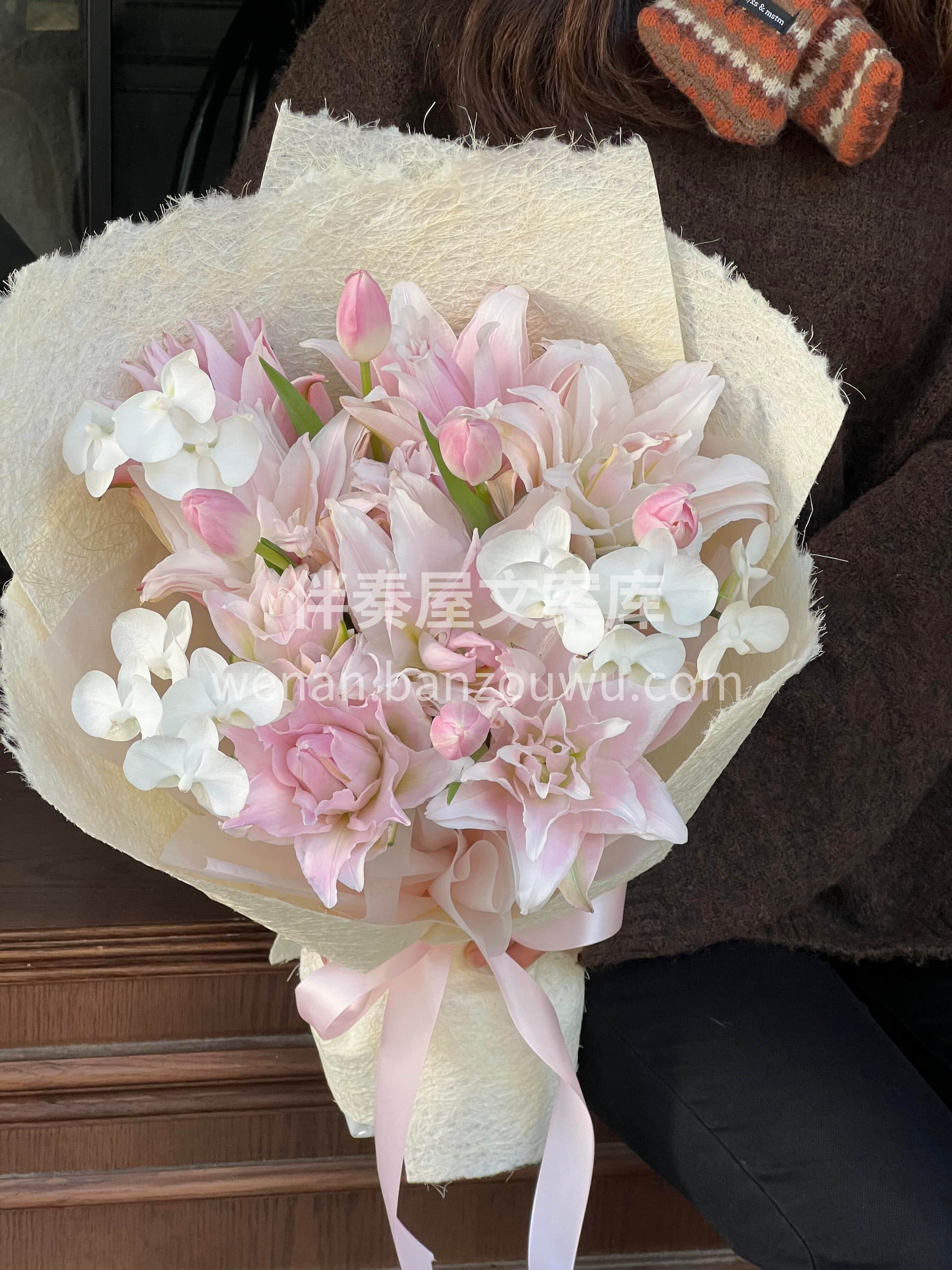 温柔的百合花束🌷藏着细腻敬意✨ 浅色系适配长辈审美💕 香气清 配图1
