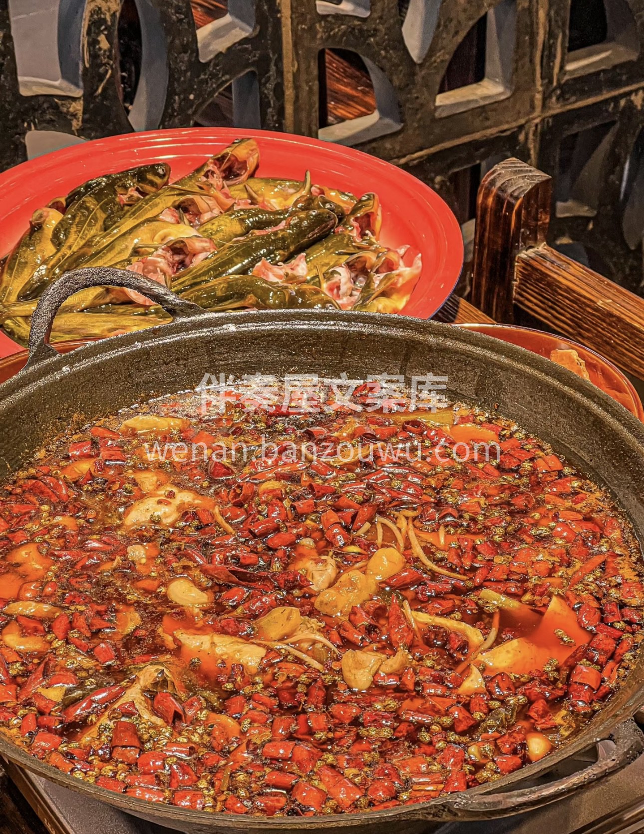 麻辣鱼火锅激情来袭！鲜嫩的鱼肉沉浸在热辣 配图3