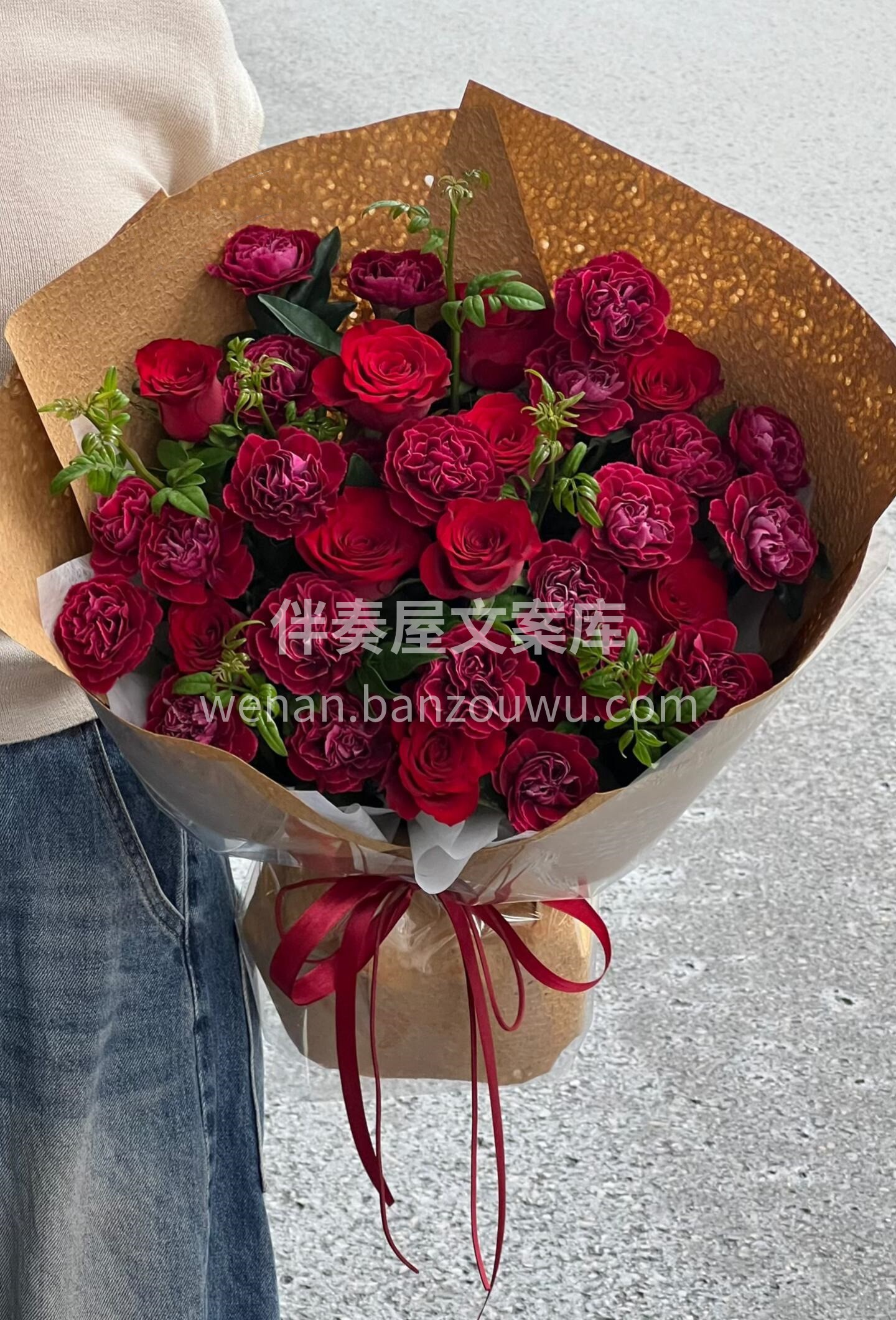 适合送长辈红色色系花礼🔴热烈却不张扬的色调🎀 带着满心的敬意 配图2