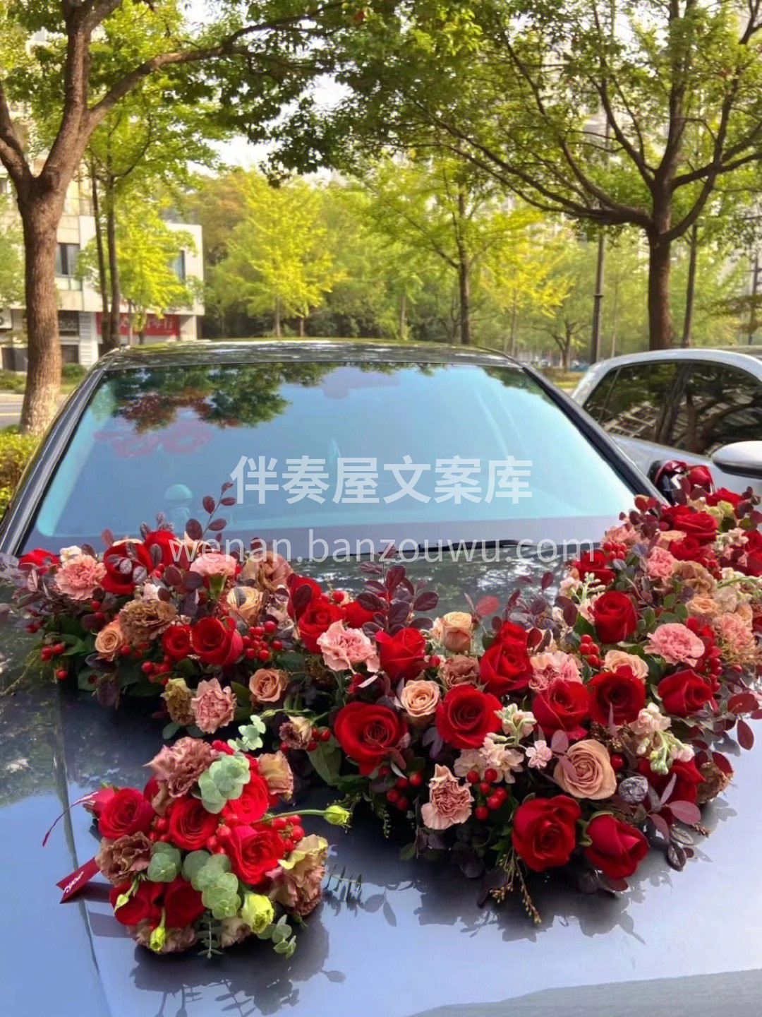 从目前做过的婚车装饰来看 红色系仍然是接 配图2