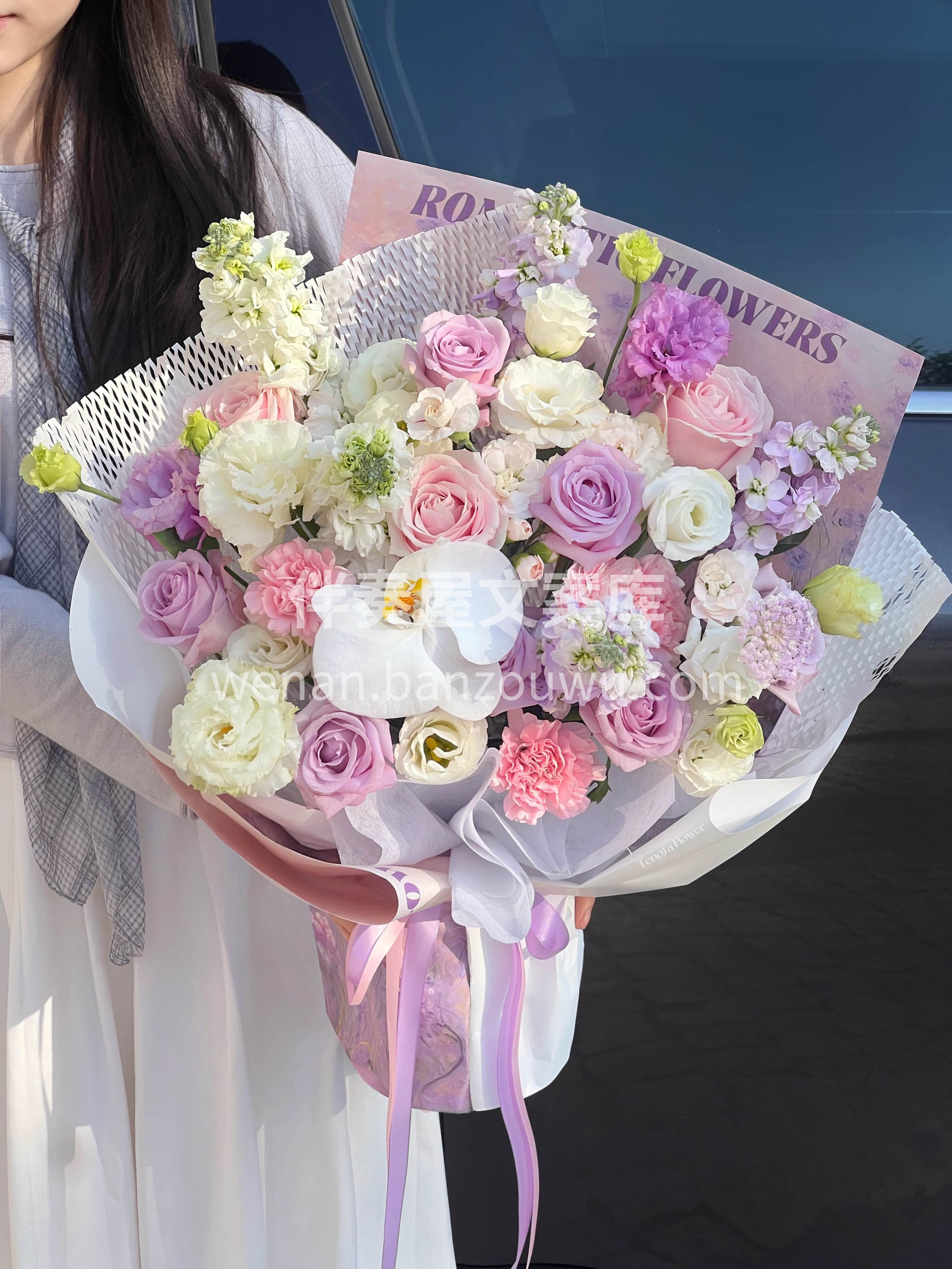 白紫混搭花束自带疏离感💜 ✨是藏不住的清冷高级与温柔缱绻🫧 配图3