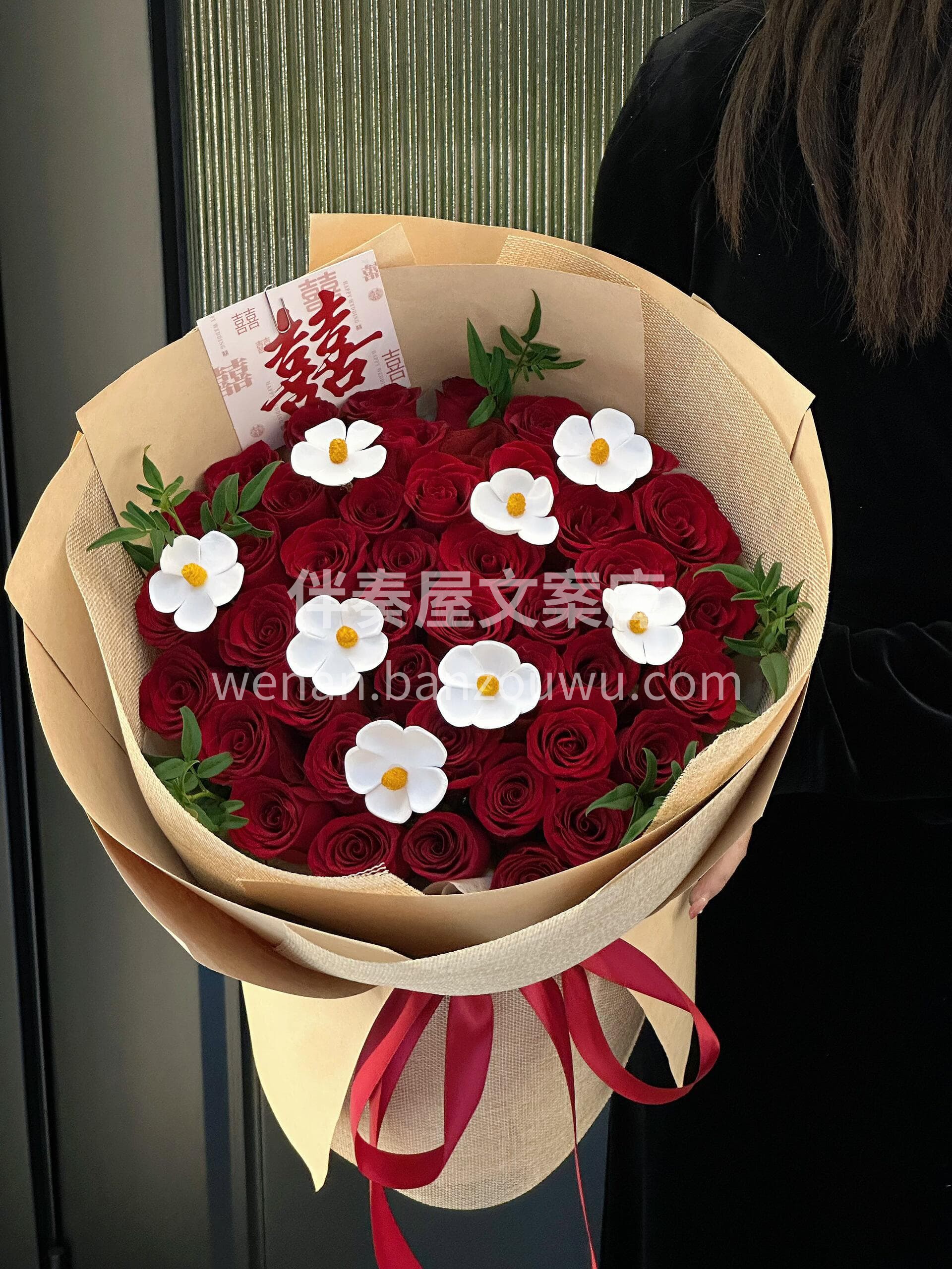红色系订婚花束🎈 红是心动的滚烫❤️花是相守的序章 从此良辰 配图1