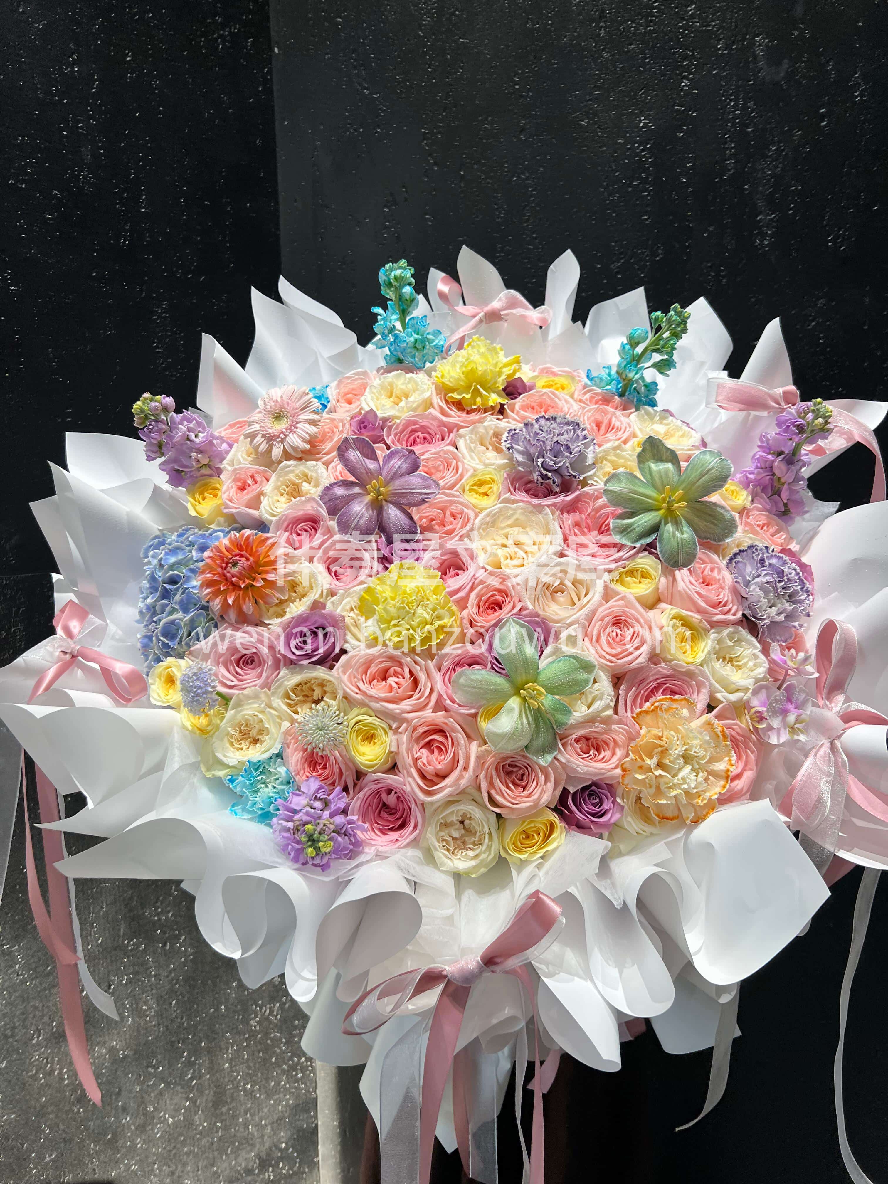 #2.14情人节花礼 打翻调色盘的浪漫🎨多巴胺混搭大花束🎀  配图1
