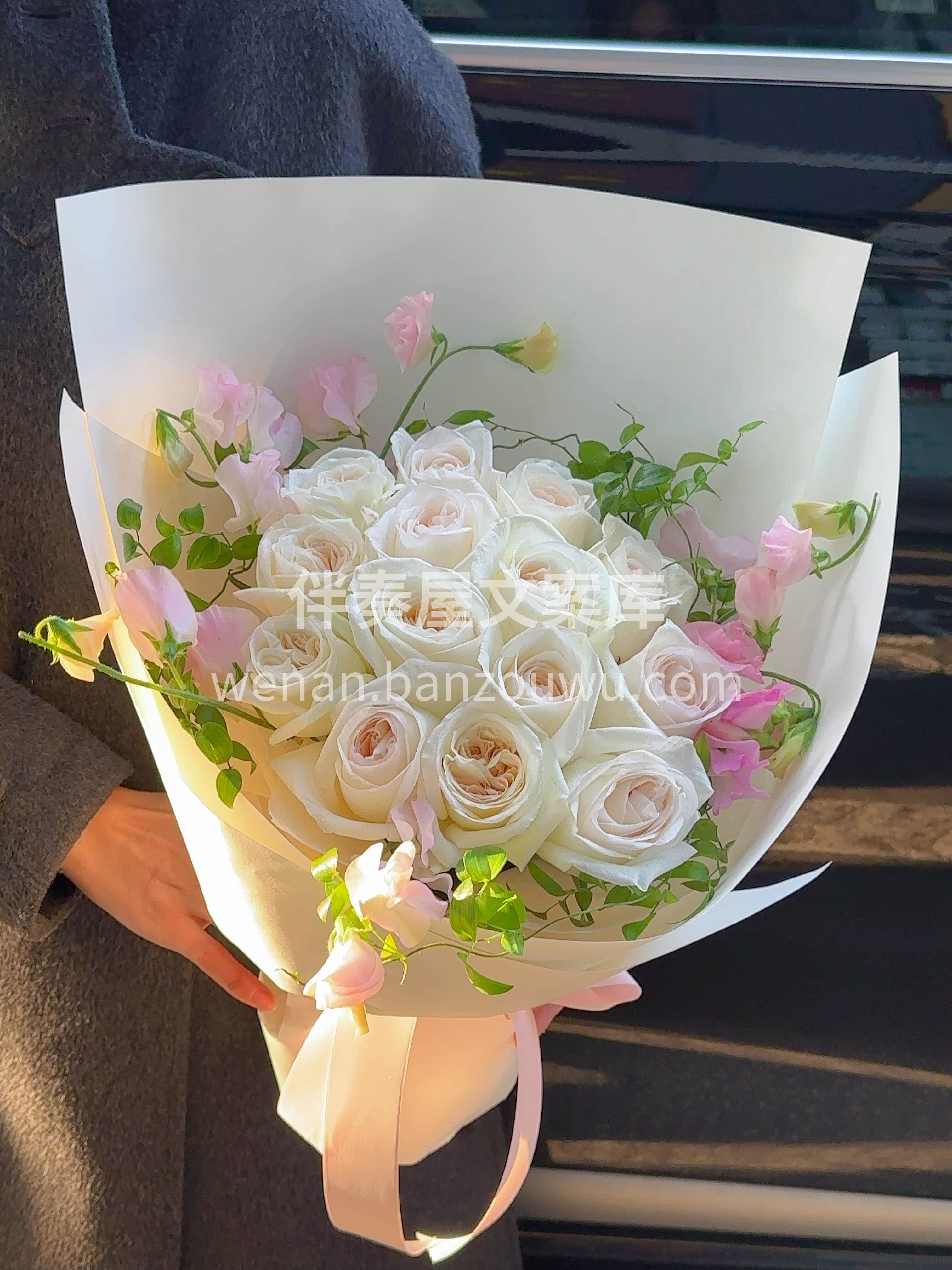 情人节新款✨ 白粉色系仙女花束🌷 豌豆花+阔叶舞竹🌿像极了少 配图1