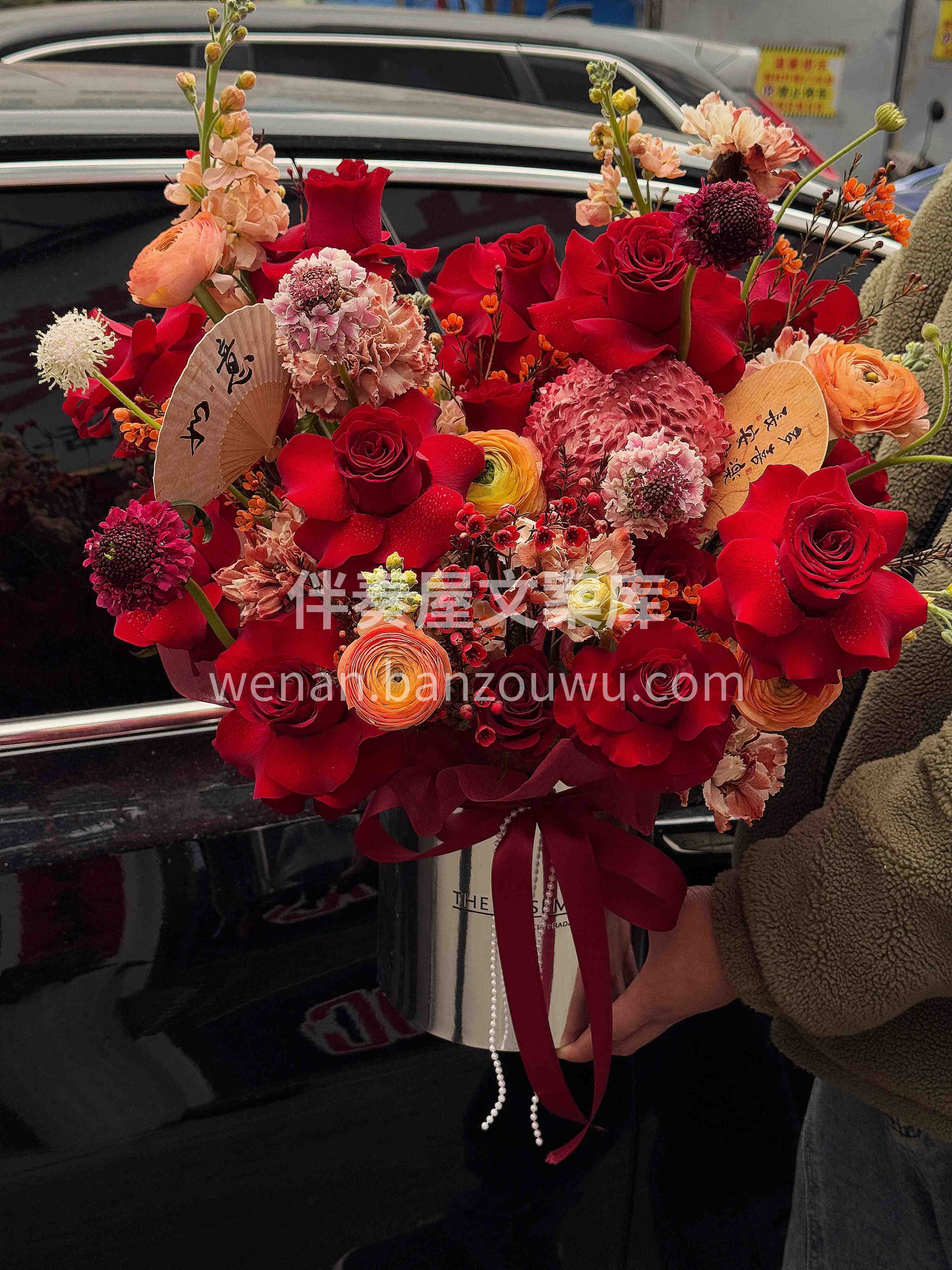 红色抱抱桶yyds❤️热烈又高级💐 红玫瑰裹满心意♥️桶里藏 配图2