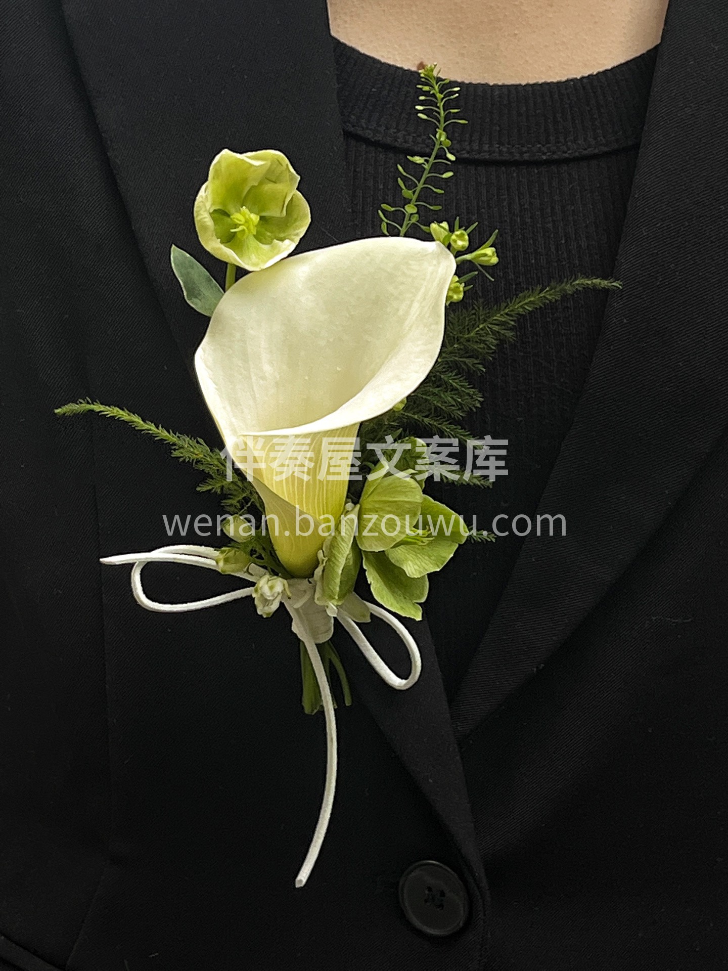 客订手捧胸花 胸花呼应了手捧花💐的形态以及颜色 这样视觉上👀 配图4