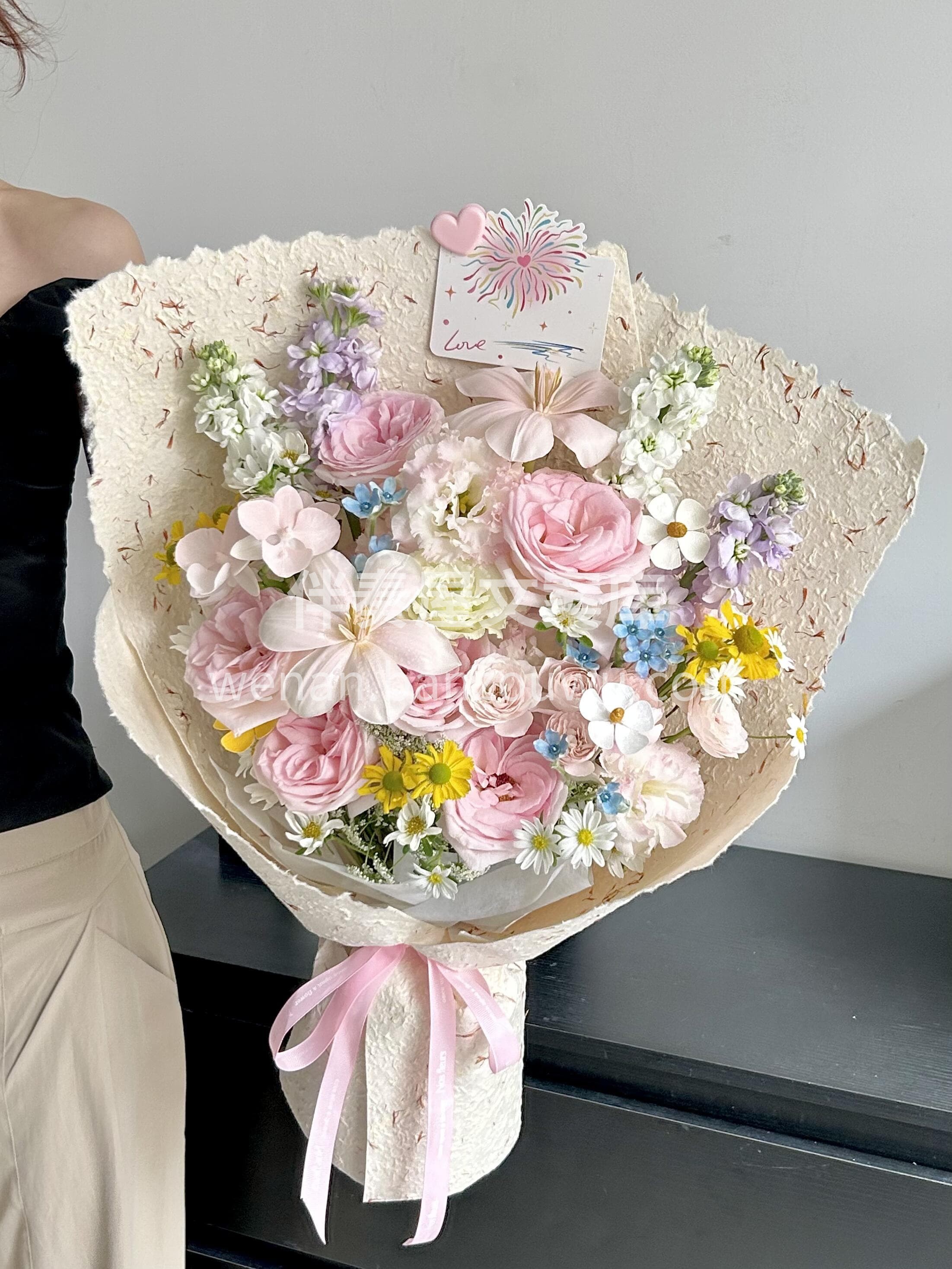 今日份的好心情🎀是彩色的🌈 把多种温柔🌷揉进一束花里🌸 配图3