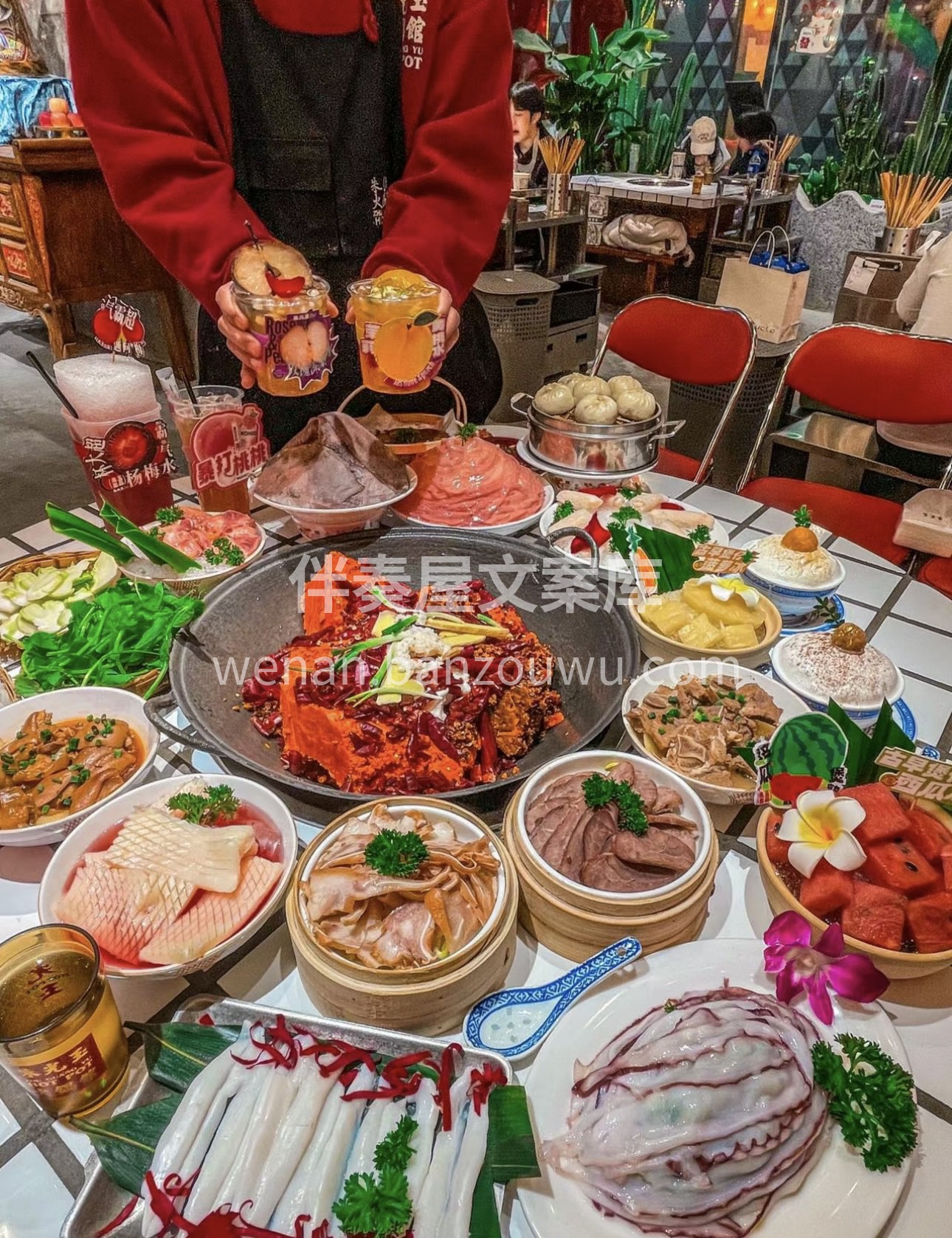 火锅的魅力在此刻尽情展现！锅底咕嘟咕嘟冒 配图1