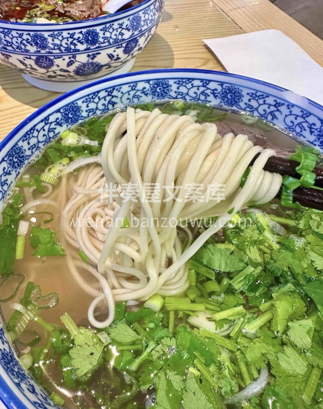 牛肉拉面可真是美味！那黄澄澄的面条又长又 配图2