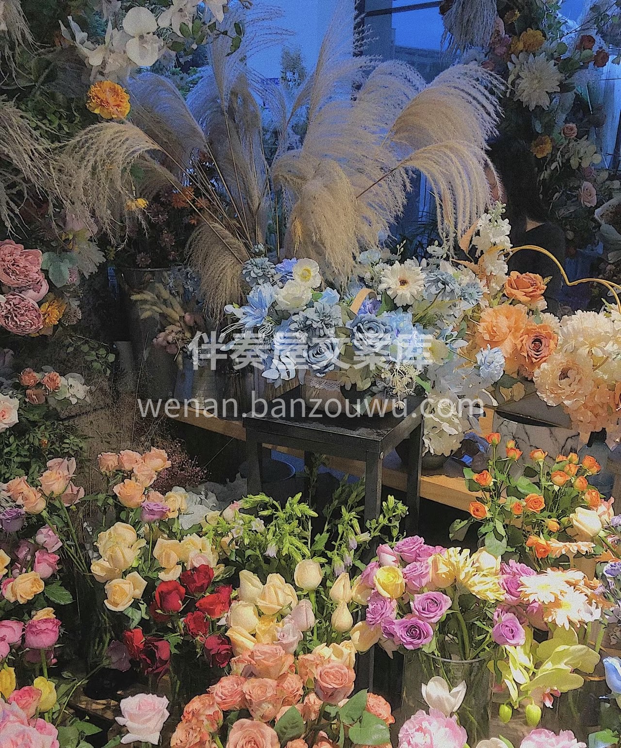 走进我们的花店，仿佛进入花的海洋。各种鲜 配图1