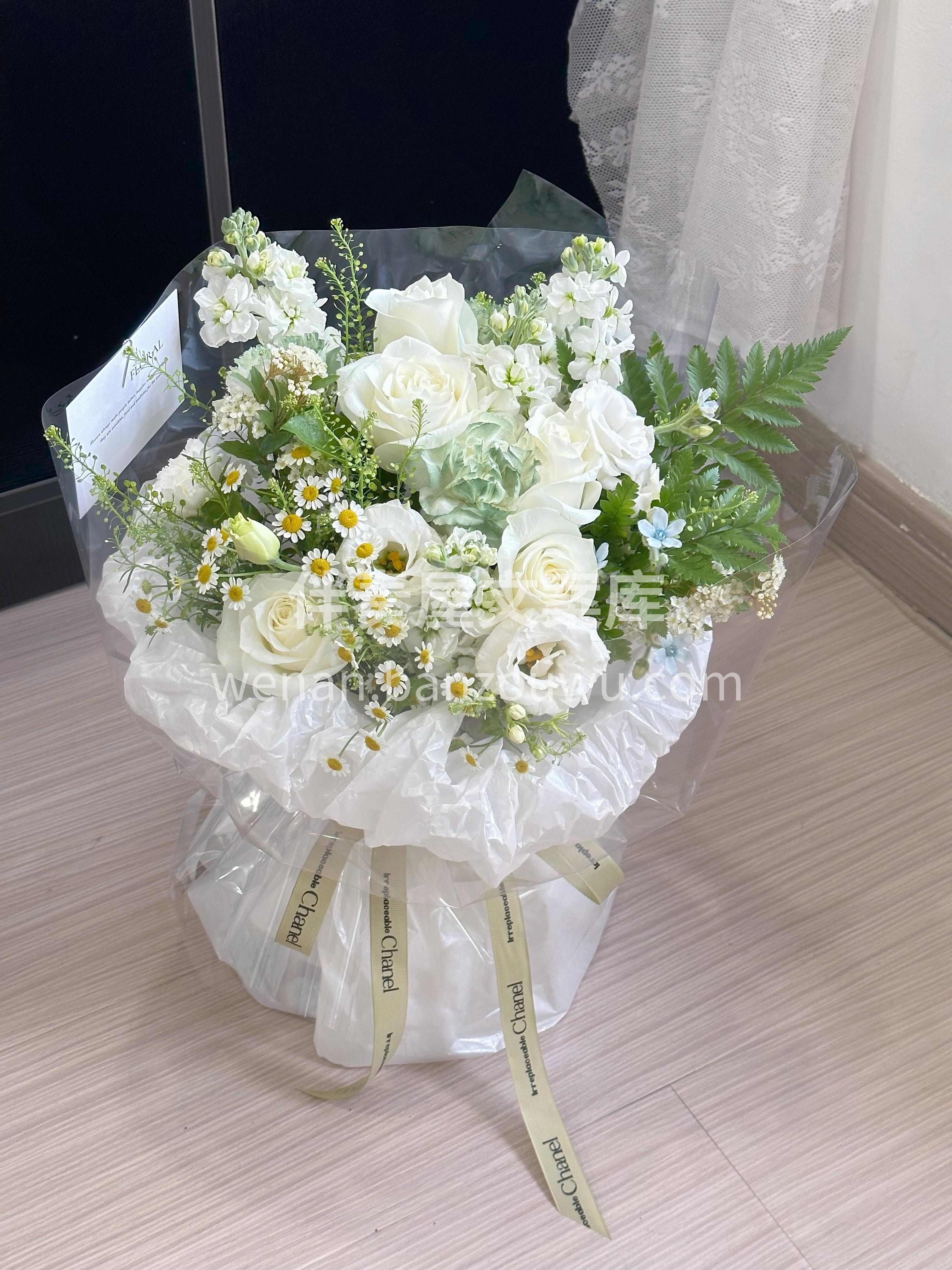 白绿色系花束🌸 在夏风里藏一段白绿💚🤍时 配图1