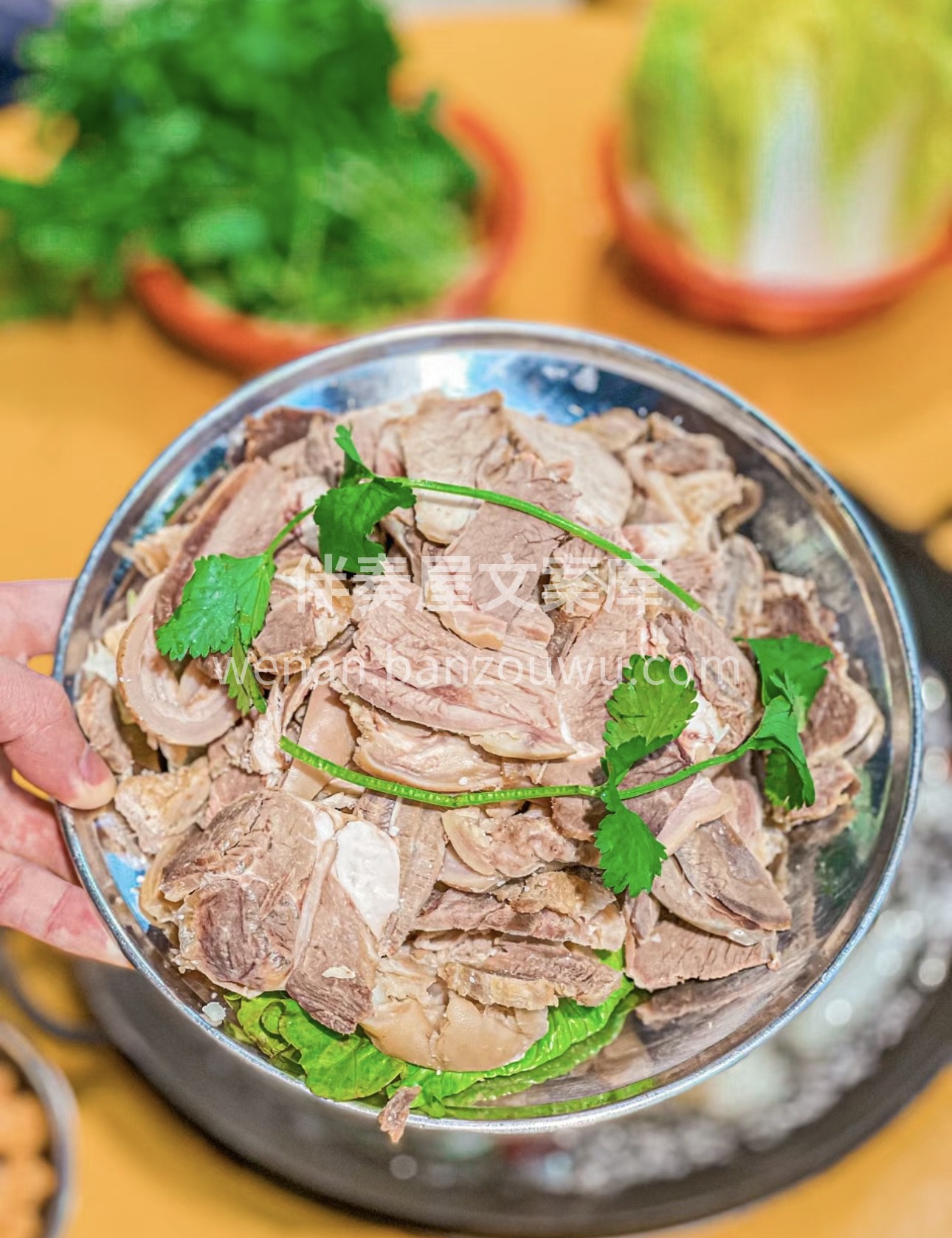 羊肉火锅，暖心暖胃。精选鲜嫩羊肉，在热辣 配图2