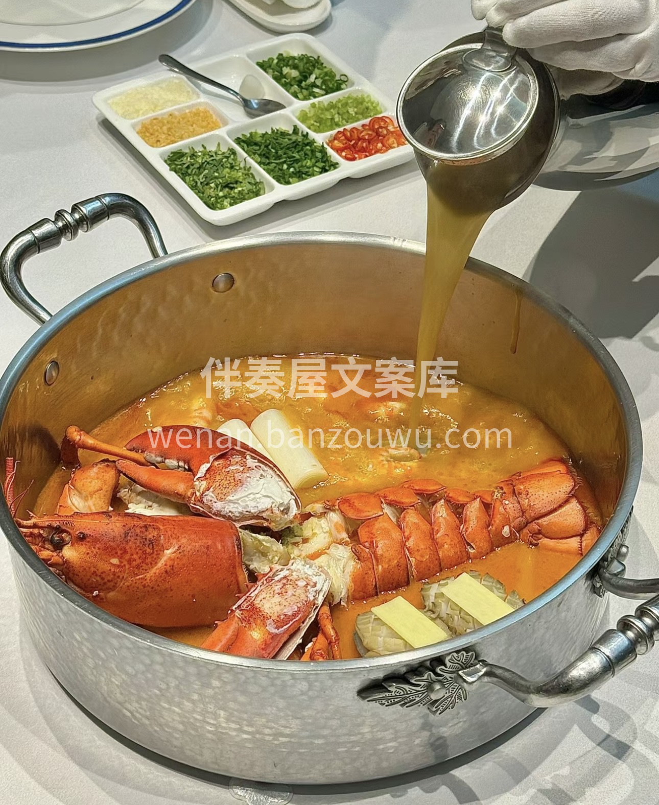 来尝鲜龙虾火锅！肥美的龙虾在锅中舞动，鲜 配图1