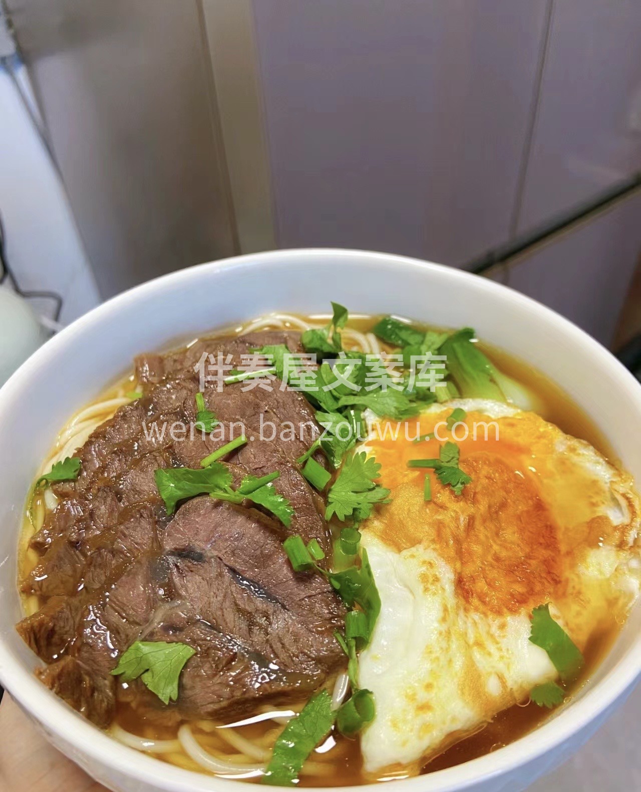 汤底咸鲜又不油腻，牛肉软糯入味，加点辣椒 配图3