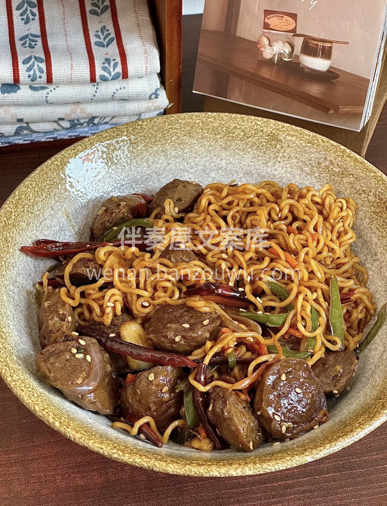 让牛肉丸焖面温暖你的胃。牛肉丸的多汁与面 配图3