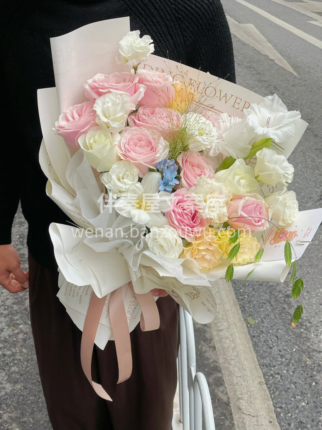 韩式少女心混搭花束预定 粉色系花束，最能 配图2